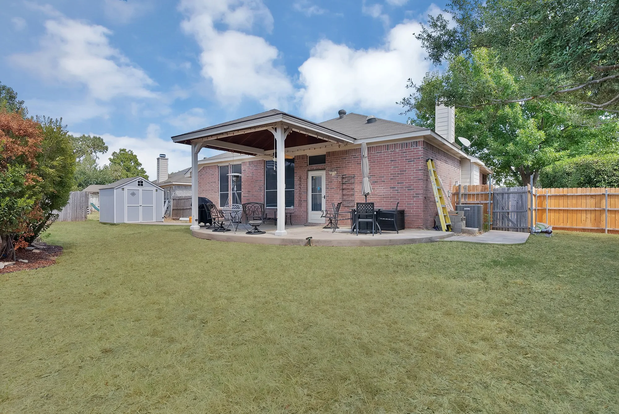 Single Family Residence For Sale in Tarrant County , 109 Goldeneye Lane, Fort Worth, Texas 76120, 4 Bedroom, 2 Bathroom, 2 Garage spaces, 1,970 Sqft, built in 2002, mls#21391700, Real Estate Agent in Fort Worth, Homes For Sale in Tarrant county, Homes For Sale in Fort Worth, Realtor in Fort Worth Texas, Real Estate Brokerage Independent Realty Texas, Luminita Cordes Realtor