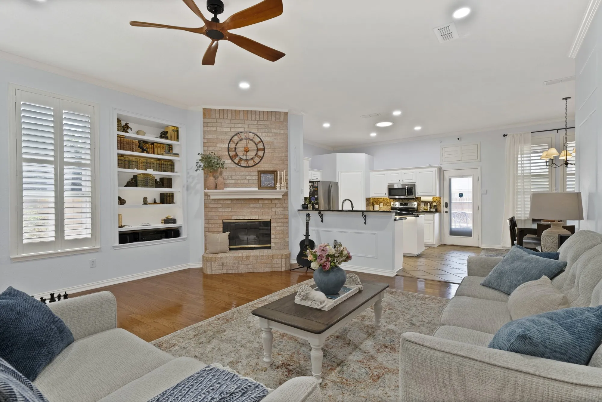 Single Family Residence For Sale in Tarrant County , 109 Goldeneye Lane, Fort Worth, Texas 76120, 4 Bedroom, 2 Bathroom, 2 Garage spaces, 1,970 Sqft, built in 2002, mls#21391700, Real Estate Agent in Fort Worth, Homes For Sale in Tarrant county, Homes For Sale in Fort Worth, Realtor in Fort Worth Texas, Real Estate Brokerage Independent Realty Texas, Luminita Cordes Realtor