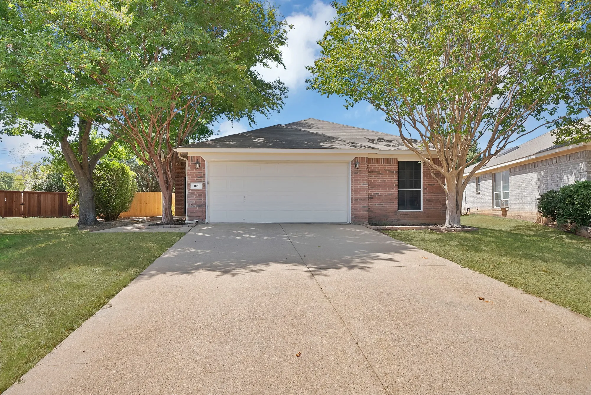 Single Family Residence For Sale in Tarrant County , 109 Goldeneye Lane, Fort Worth, Texas 76120, 4 Bedroom, 2 Bathroom, 2 Garage spaces, 1,970 Sqft, built in 2002, mls#21391700, Real Estate Agent in Fort Worth, Homes For Sale in Tarrant county, Homes For Sale in Fort Worth, Realtor in Fort Worth Texas, Real Estate Brokerage Independent Realty Texas, Luminita Cordes Realtor
