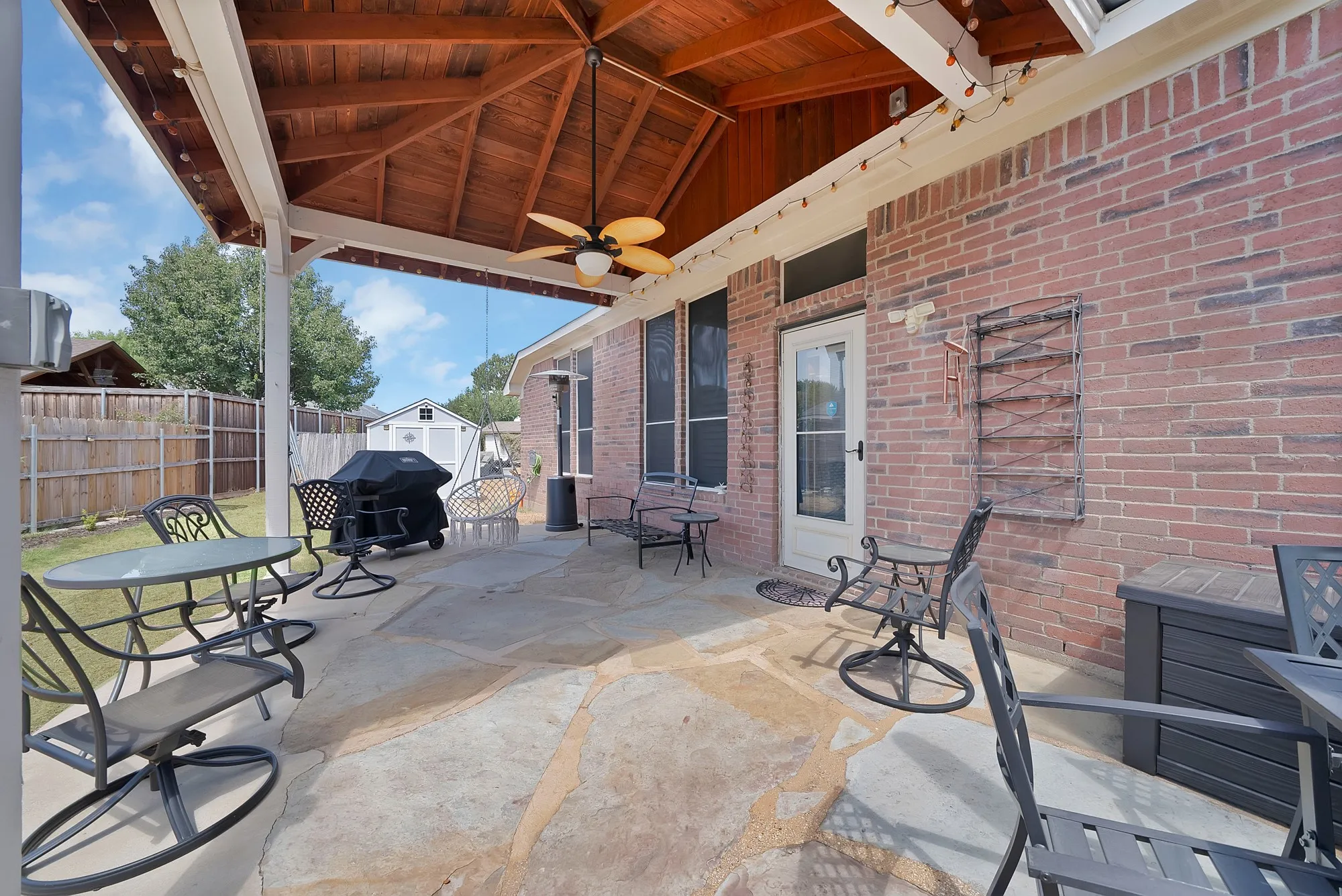 Single Family Residence For Sale in Tarrant County , 109 Goldeneye Lane, Fort Worth, Texas 76120, 4 Bedroom, 2 Bathroom, 2 Garage spaces, 1,970 Sqft, built in 2002, mls#21391700, Real Estate Agent in Fort Worth, Homes For Sale in Tarrant county, Homes For Sale in Fort Worth, Realtor in Fort Worth Texas, Real Estate Brokerage Independent Realty Texas, Luminita Cordes Realtor