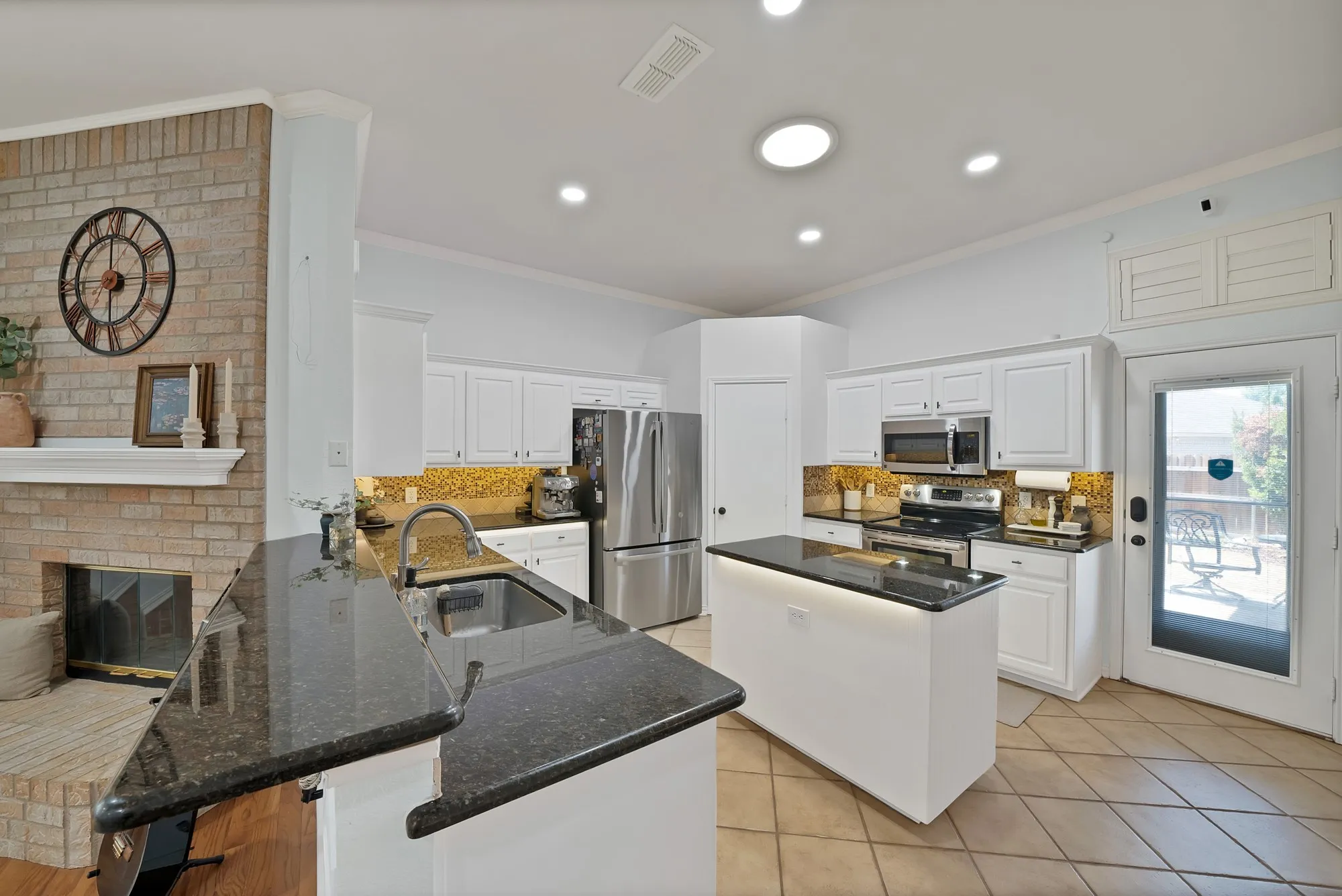 Single Family Residence For Sale in Tarrant County , 109 Goldeneye Lane, Fort Worth, Texas 76120, 4 Bedroom, 2 Bathroom, 2 Garage spaces, 1,970 Sqft, built in 2002, mls#21391700, Real Estate Agent in Fort Worth, Homes For Sale in Tarrant county, Homes For Sale in Fort Worth, Realtor in Fort Worth Texas, Real Estate Brokerage Independent Realty Texas, Luminita Cordes Realtor