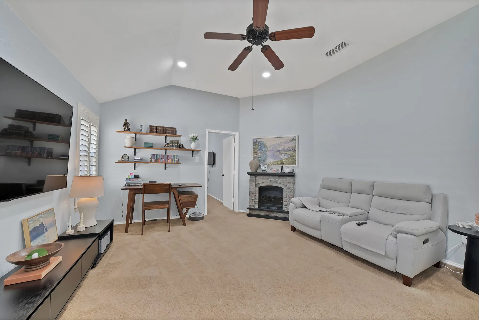 Single Family Residence For Sale in Tarrant County , 109 Goldeneye Lane, Fort Worth, Texas 76120, 4 Bedroom, 2 Bathroom, 2 Garage spaces, 1,970 Sqft, built in 2002, mls#21391700, Real Estate Agent in Fort Worth, Homes For Sale in Tarrant county, Homes For Sale in Fort Worth, Realtor in Fort Worth Texas, Real Estate Brokerage Independent Realty Texas, Luminita Cordes Realtor