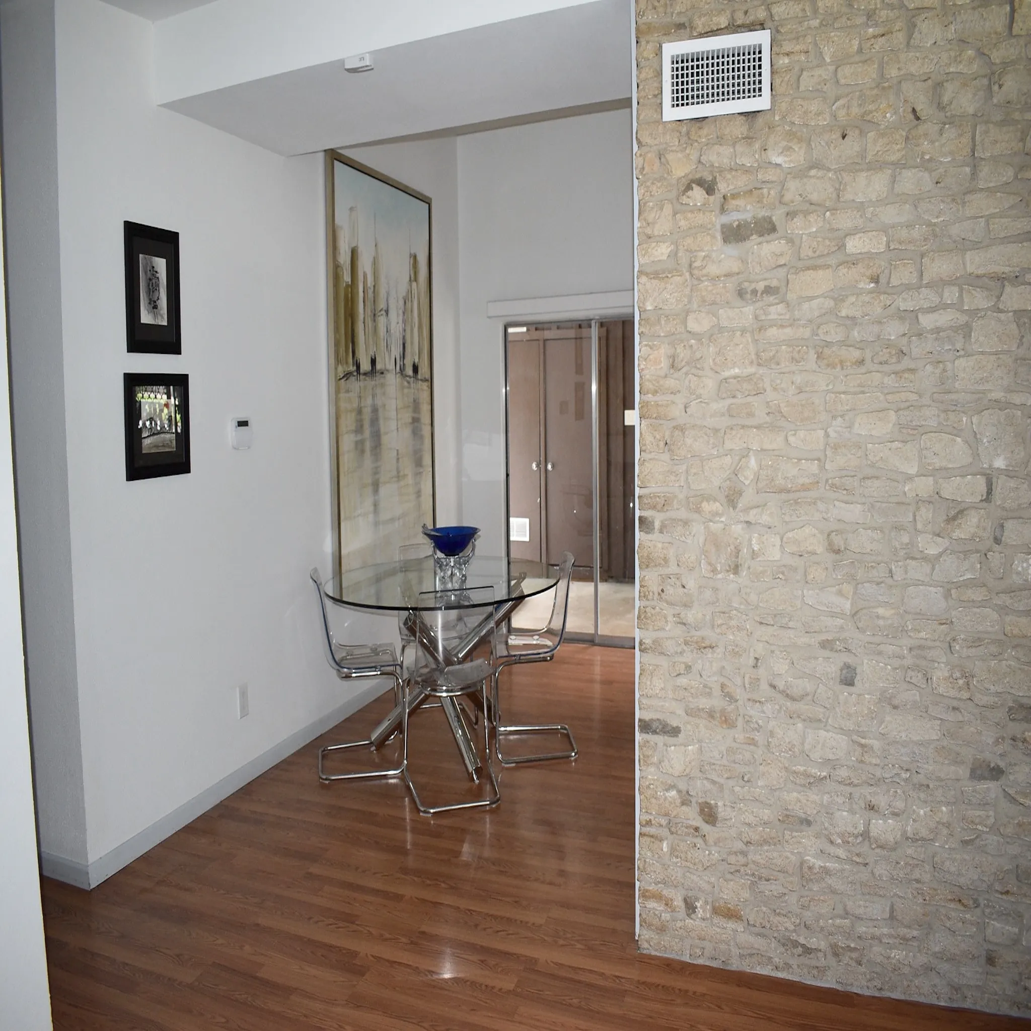 Single Family Residence For Sale in Tarrant County , 4709 Driskell Boulevard, Fort Worth, Texas 76107, 3 Bedroom, 2 Bathroom, Garage spaces, 1,096 Sqft, built in 1961, mls#21391845, Real Estate Agent in Fort Worth, Homes For Sale in Tarrant county, Homes For Sale in Fort Worth, Realtor in Fort Worth Texas, Real Estate Brokerage Independent Realty Texas, Luminita Cordes Realtor