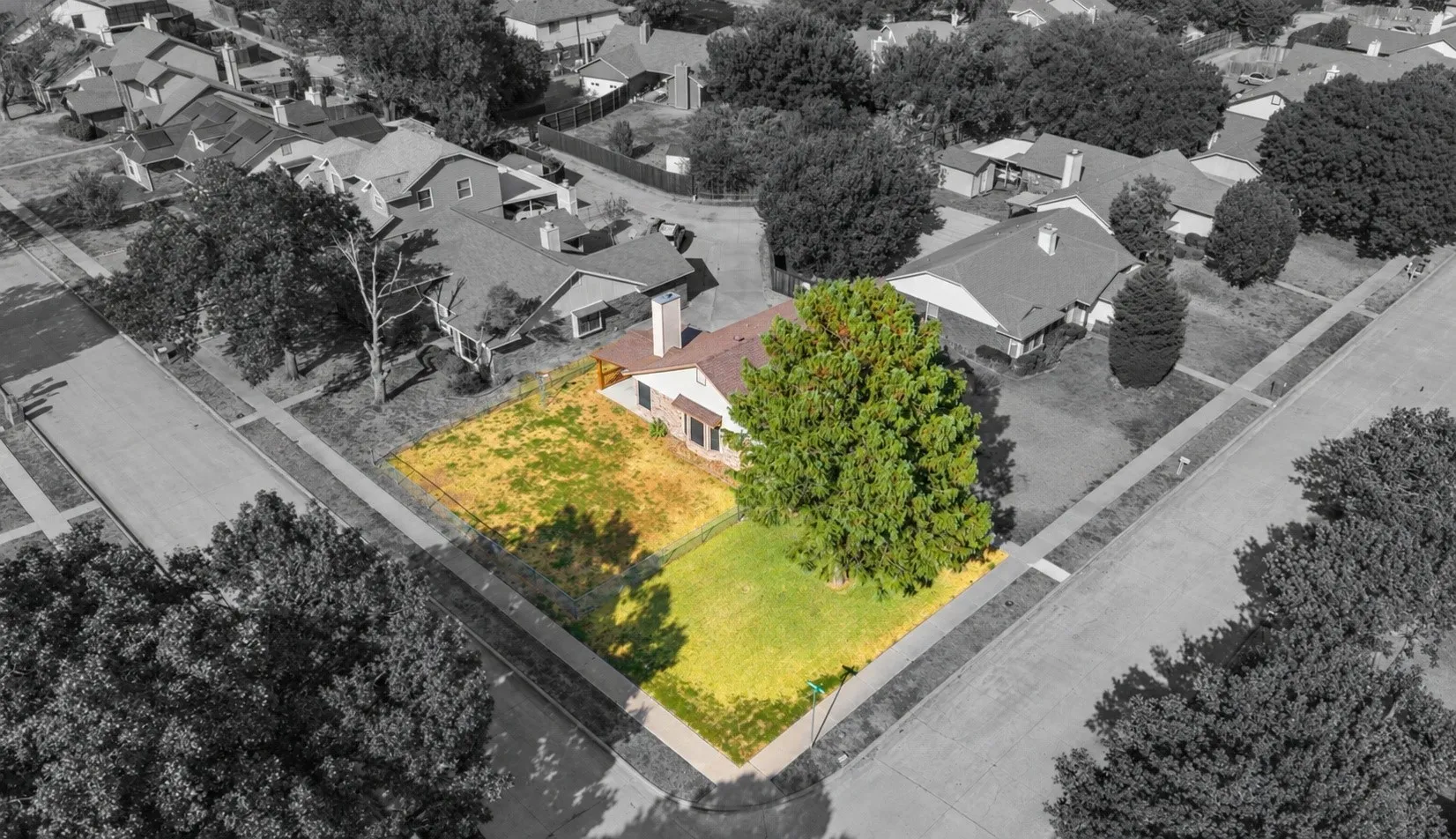 Single Family Residence For Sale in Dallas County , 427 Wheatridge Street, Mesquite, Texas 75150, 3 Bedroom, 2 Bathroom, 2 Garage spaces, 1,541 Sqft, built in 1983, mls#21389137, Real Estate Agent in Mesquite, Homes For Sale in Dallas county, Homes For Sale in Mesquite, Realtor in Mesquite Texas, Real Estate Brokerage Independent Realty Texas, Luminita Cordes Realtor