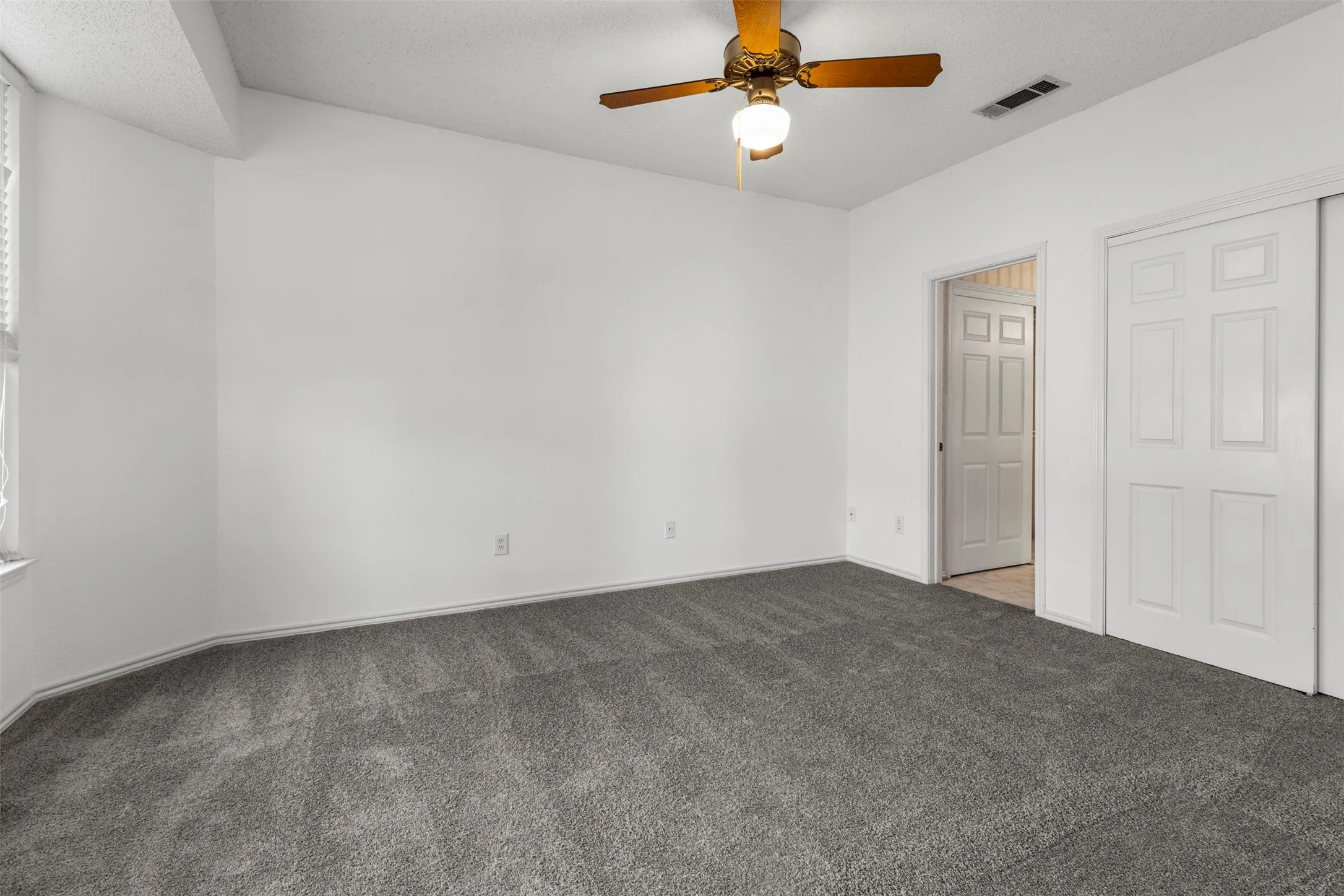 Single Family Residence For Sale in Dallas County , 427 Wheatridge Street, Mesquite, Texas 75150, 3 Bedroom, 2 Bathroom, 2 Garage spaces, 1,541 Sqft, built in 1983, mls#21389137, Real Estate Agent in Mesquite, Homes For Sale in Dallas county, Homes For Sale in Mesquite, Realtor in Mesquite Texas, Real Estate Brokerage Independent Realty Texas, Luminita Cordes Realtor