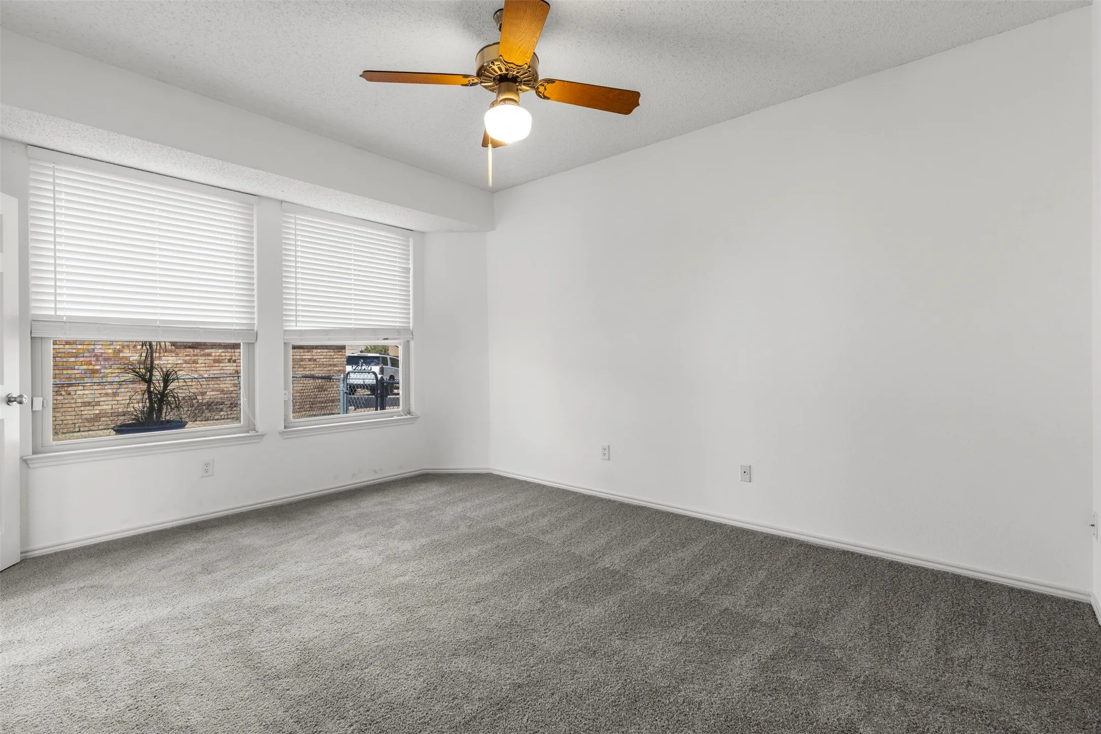 Single Family Residence For Sale in Dallas County , 427 Wheatridge Street, Mesquite, Texas 75150, 3 Bedroom, 2 Bathroom, 2 Garage spaces, 1,541 Sqft, built in 1983, mls#21389137, Real Estate Agent in Mesquite, Homes For Sale in Dallas county, Homes For Sale in Mesquite, Realtor in Mesquite Texas, Real Estate Brokerage Independent Realty Texas, Luminita Cordes Realtor