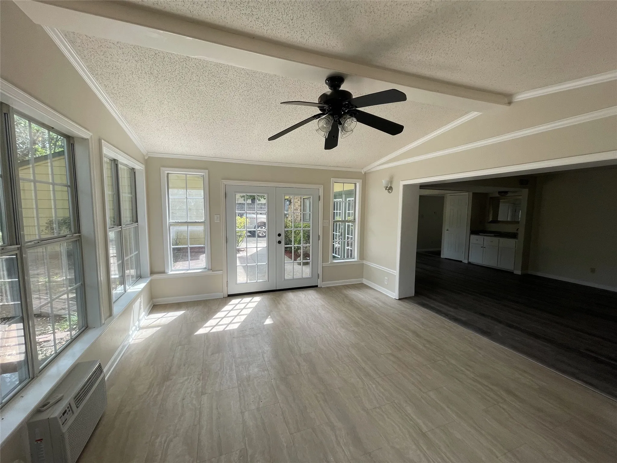 Single Family Residence For Sale in Tarrant County , 6305 Barcelona Drive, Arlington, Texas 76016, 6 Bedroom, 3 Bathroom, 2 Garage spaces, 2,376 Sqft, built in 1979, mls#21392063, Real Estate Agent in Arlington, Homes For Sale in Tarrant county, Homes For Sale in Arlington, Realtor in Arlington Texas, Real Estate Brokerage Independent Realty Texas, Luminita Cordes Realtor