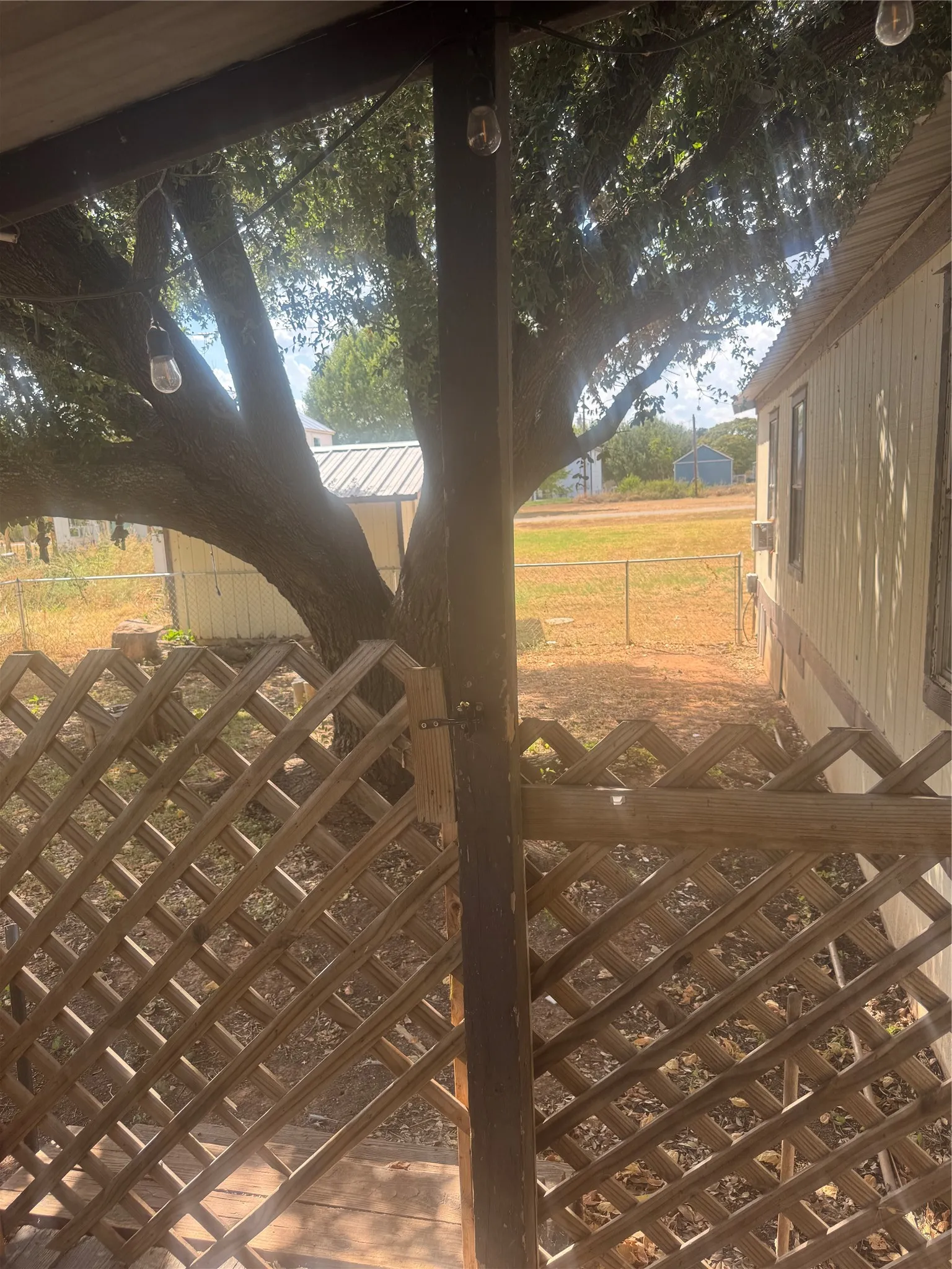 Mobile Home For Sale in Hood County , 5518 Water View Drive, Granbury, Texas 76048, 2 Bedroom, 2 Bathroom, Garage spaces, 931 Sqft, built in 1978, mls#21391909, Real Estate Agent in Granbury, Homes For Sale in Hood county, Homes For Sale in Granbury, Realtor in Granbury Texas, Real Estate Brokerage Independent Realty Texas, Luminita Cordes Realtor