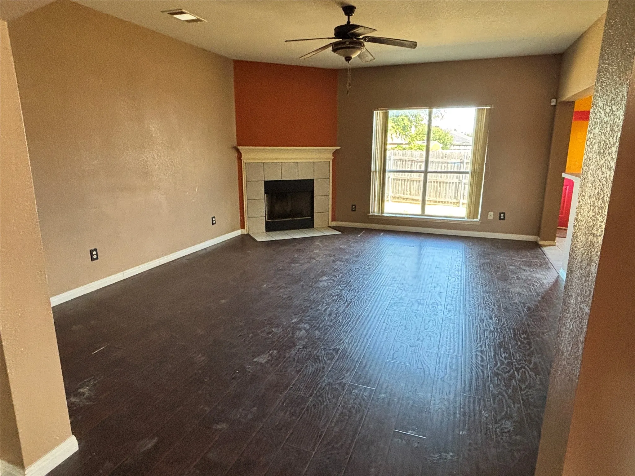 Single Family Residence For Sale in Tarrant County , 1309 Pepperfield Court, Fort Worth, Texas 76028, 4 Bedroom, 2 Bathroom, 2 Garage spaces, 2,702 Sqft, built in 2004, mls#21391685, Real Estate Agent in Fort Worth, Homes For Sale in Tarrant county, Homes For Sale in Fort Worth, Realtor in Fort Worth Texas, Real Estate Brokerage Independent Realty Texas, Luminita Cordes Realtor