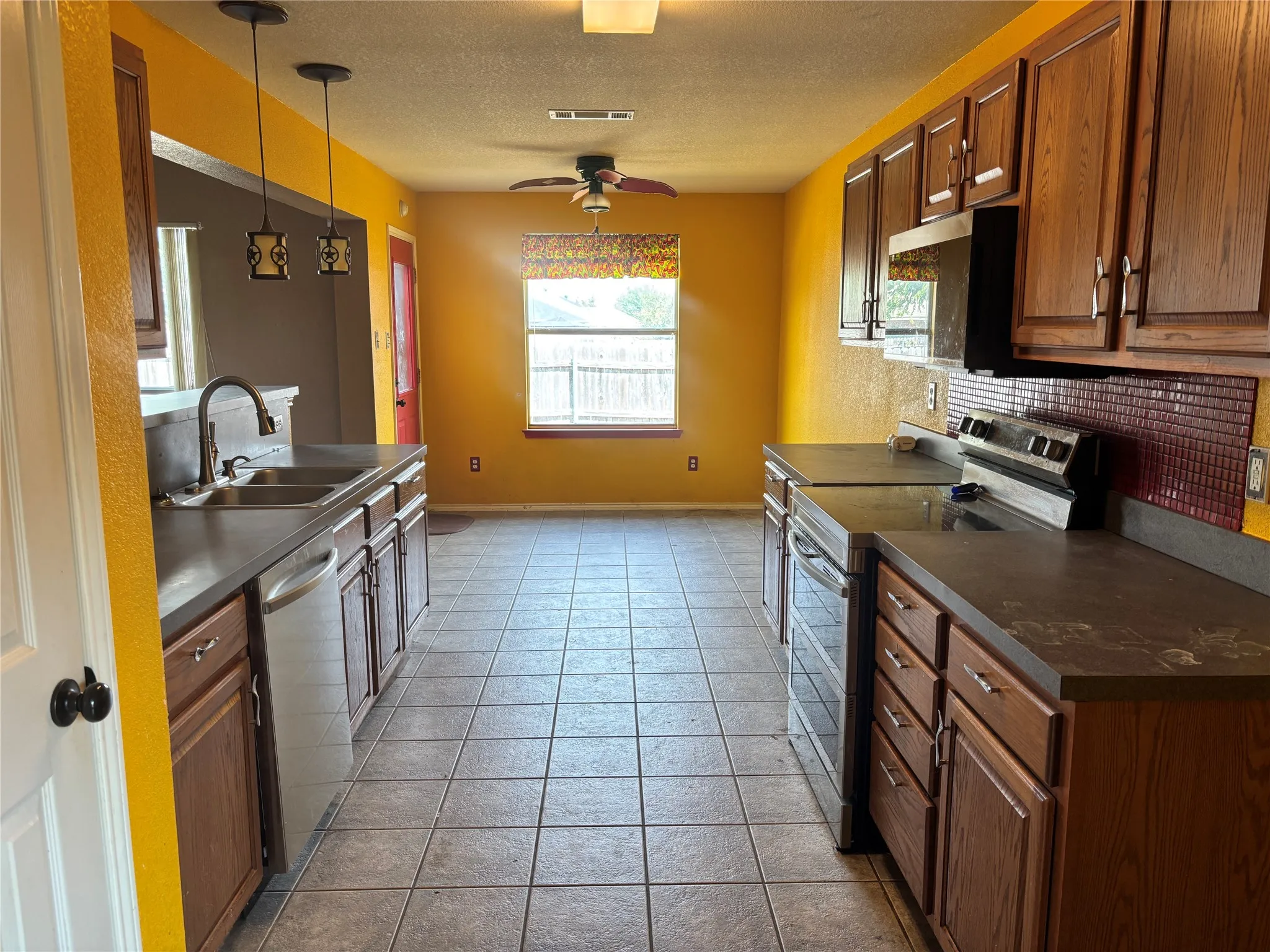 Single Family Residence For Sale in Tarrant County , 1309 Pepperfield Court, Fort Worth, Texas 76028, 4 Bedroom, 2 Bathroom, 2 Garage spaces, 2,702 Sqft, built in 2004, mls#21391685, Real Estate Agent in Fort Worth, Homes For Sale in Tarrant county, Homes For Sale in Fort Worth, Realtor in Fort Worth Texas, Real Estate Brokerage Independent Realty Texas, Luminita Cordes Realtor