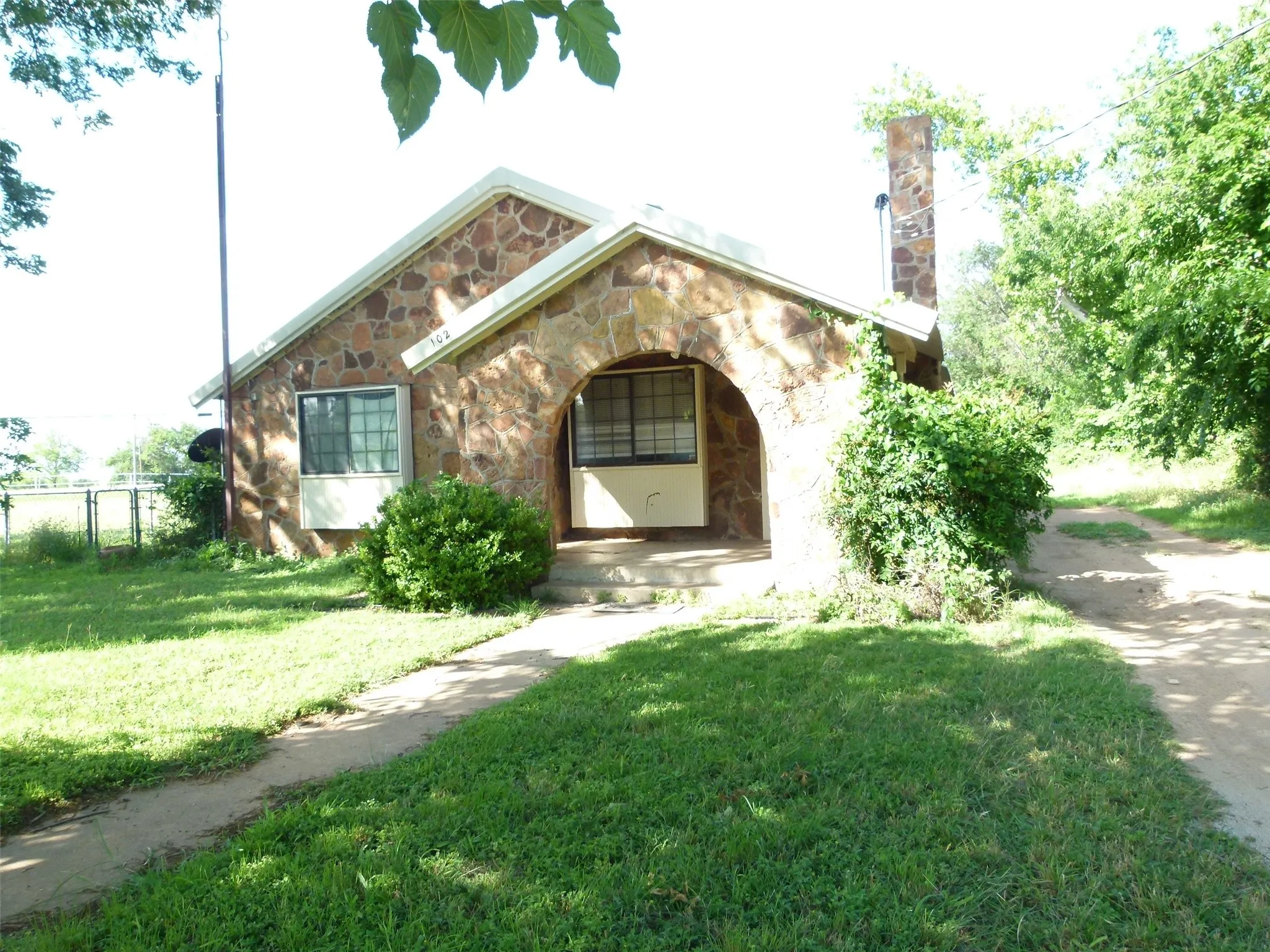 Single Family Residence For Sale in Brown County , 102 Mcdonald Drive, Early, Texas 76802, 2 Bedroom, 2 Bathroom, Garage spaces, 1,015 Sqft, built in 0, mls#21392058, Real Estate Agent in Early, Homes For Sale in Brown county, Homes For Sale in Early, Realtor in Early Texas, Real Estate Brokerage Independent Realty Texas, Luminita Cordes Realtor