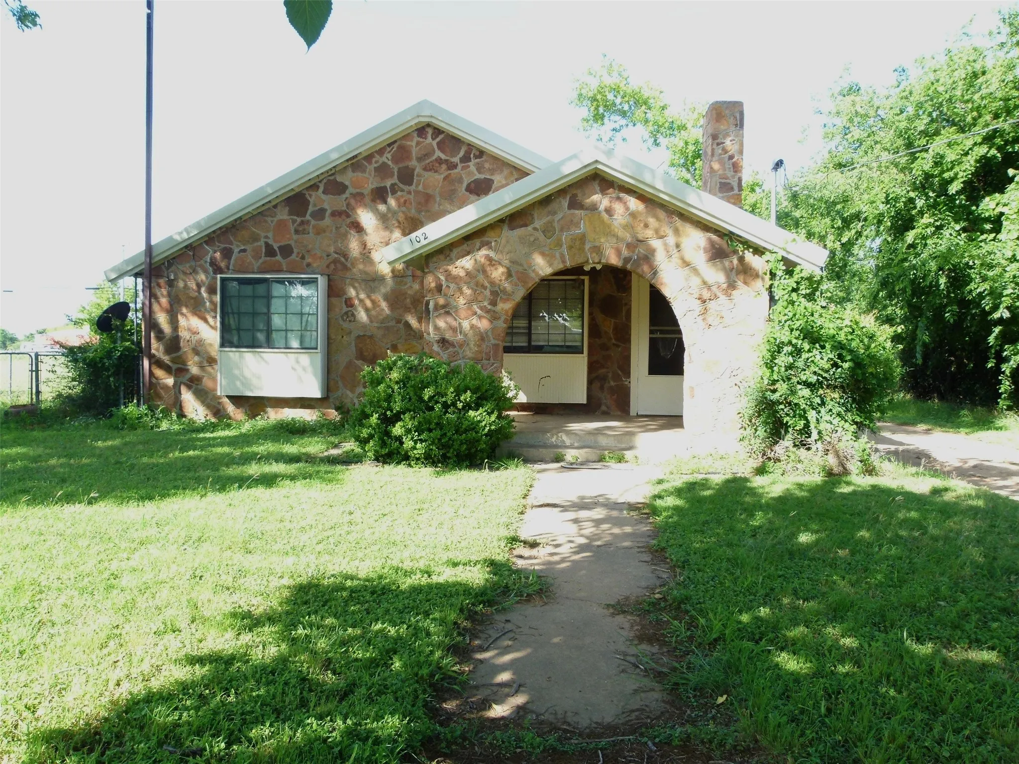 Single Family Residence For Sale in Brown County , 102 Mcdonald Drive, Early, Texas 76802, 2 Bedroom, 2 Bathroom, Garage spaces, 1,015 Sqft, built in 0, mls#21392058, Real Estate Agent in Early, Homes For Sale in Brown county, Homes For Sale in Early, Realtor in Early Texas, Real Estate Brokerage Independent Realty Texas, Luminita Cordes Realtor
