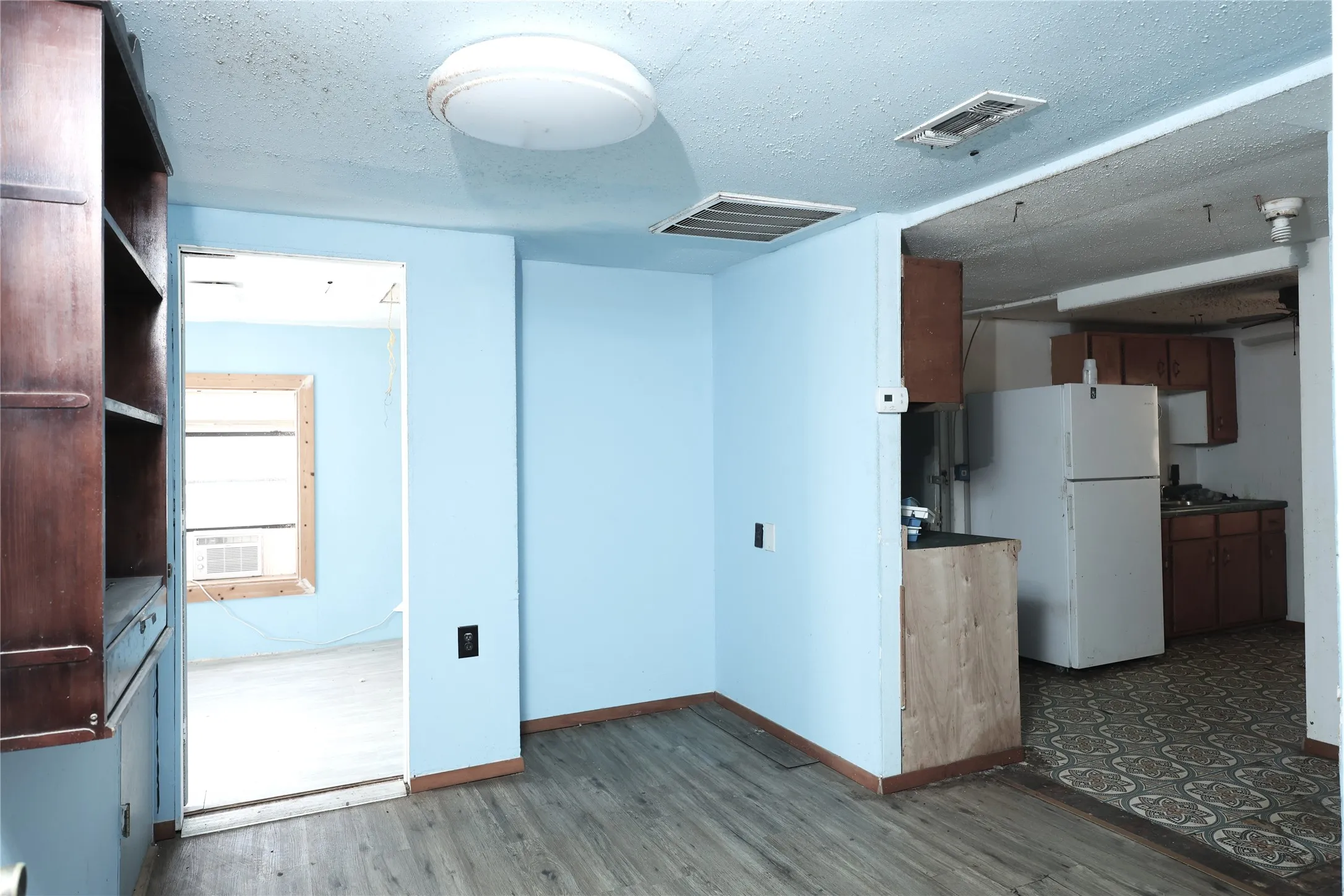 Single Family Residence For Sale in Brown County , 102 Mcdonald Drive, Early, Texas 76802, 2 Bedroom, 2 Bathroom, Garage spaces, 1,015 Sqft, built in 0, mls#21392058, Real Estate Agent in Early, Homes For Sale in Brown county, Homes For Sale in Early, Realtor in Early Texas, Real Estate Brokerage Independent Realty Texas, Luminita Cordes Realtor