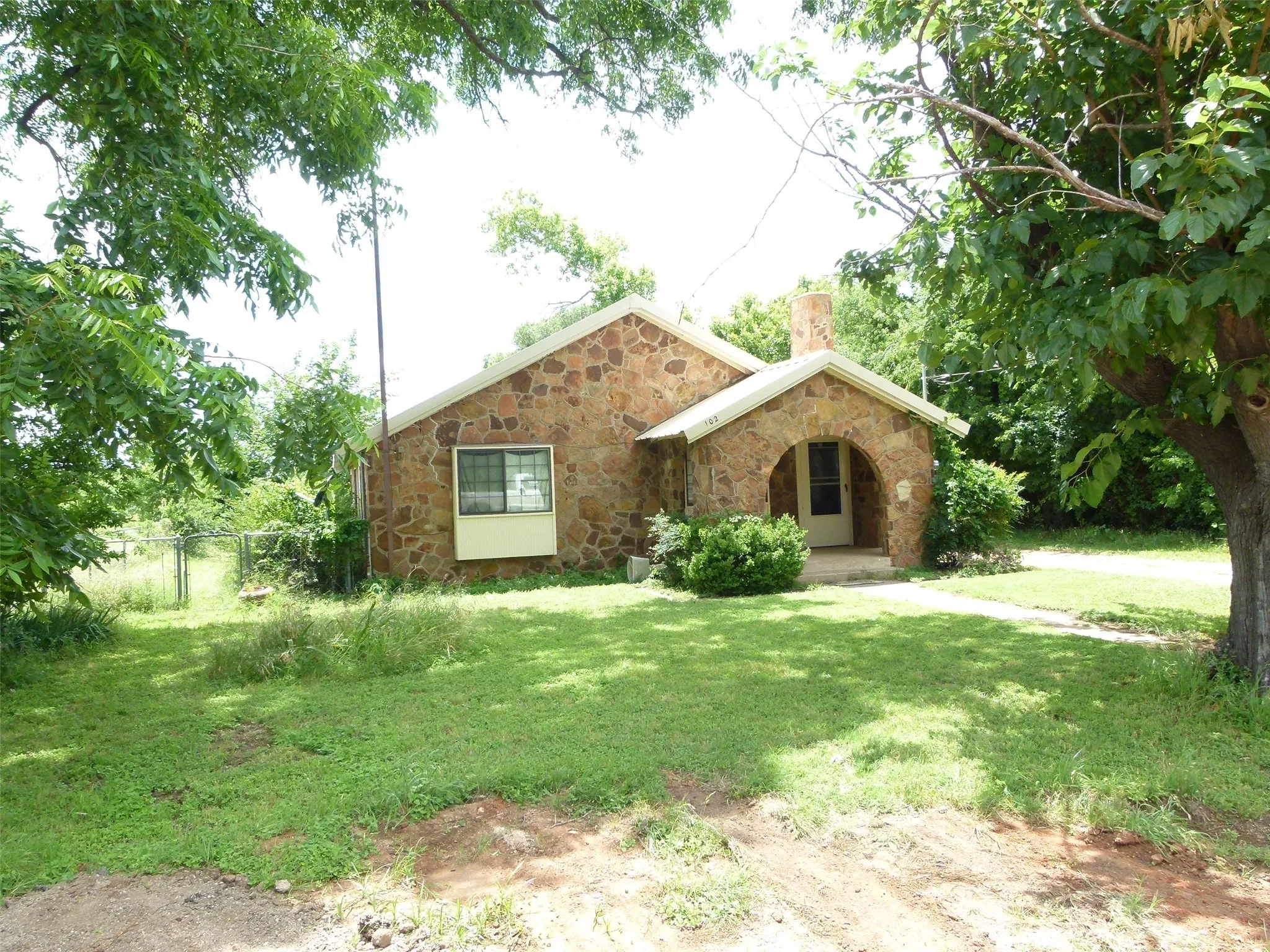 Single Family Residence For Sale in Brown County , 102 Mcdonald Drive, Early, Texas 76802, 2 Bedroom, 2 Bathroom, Garage spaces, 1,015 Sqft, built in 0, mls#21392058, Real Estate Agent in Early, Homes For Sale in Brown county, Homes For Sale in Early, Realtor in Early Texas, Real Estate Brokerage Independent Realty Texas, Luminita Cordes Realtor