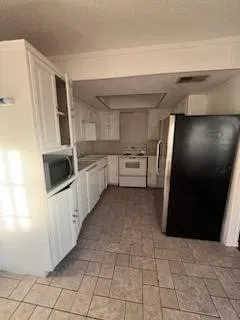 Townhouse For Rent in Tarrant County , 3506 Shady Valley Drive, Pantego, Texas 76013, 3 Bedroom, 2 Bathroom, Garage spaces, 1,645 Sqft, built in 1976, mls#21392076, Real Estate Agent in Pantego, Homes For Rent in Tarrant county, Homes For Rent in Pantego, Realtor in Pantego Texas, Real Estate Brokerage Independent Realty Texas, Luminita Cordes Realtor