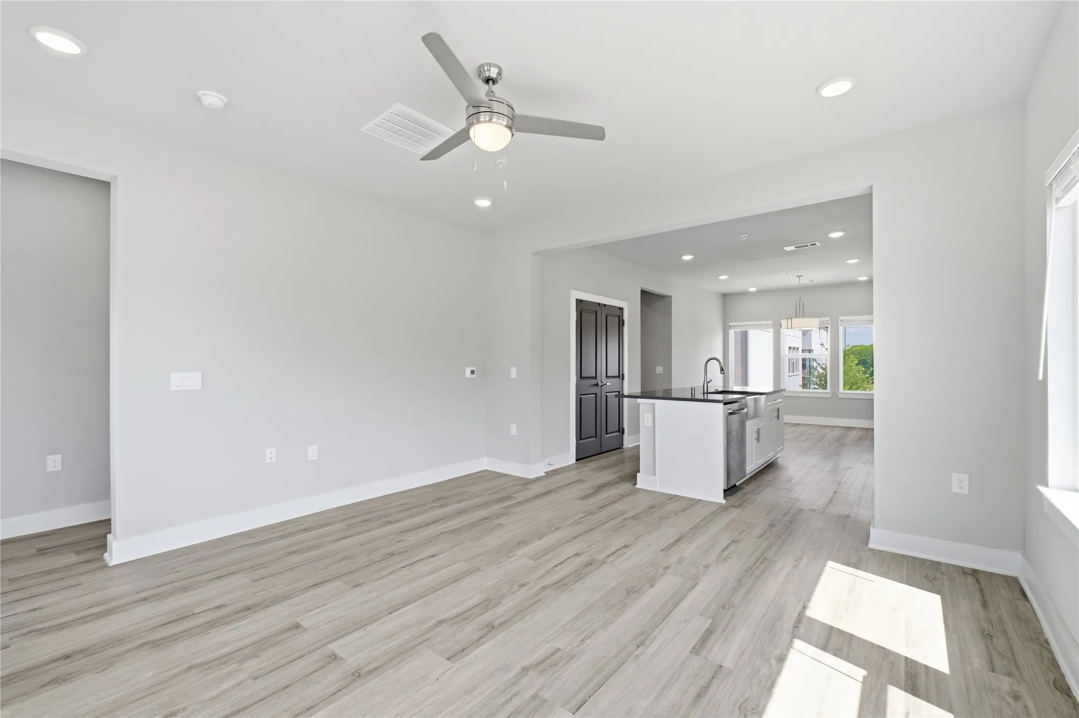 Townhouse For Rent in Collin County , 3365 Wynwood Drive, Plano, Texas 75074, 3 Bedroom, 4 Bathroom, 2 Garage spaces, 1,728 Sqft, built in 2022, mls#21392014, Real Estate Agent in Plano, Homes For Rent in Collin county, Homes For Rent in Plano, Realtor in Plano Texas, Real Estate Brokerage Independent Realty Texas, Luminita Cordes Realtor