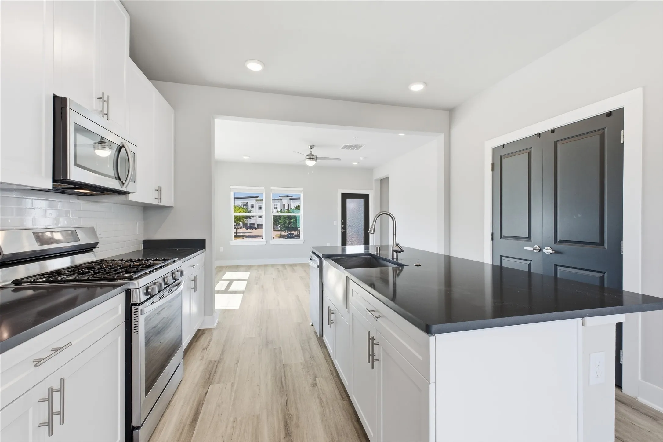 Townhouse For Rent in Collin County , 3365 Wynwood Drive, Plano, Texas 75074, 3 Bedroom, 4 Bathroom, 2 Garage spaces, 1,728 Sqft, built in 2022, mls#21392014, Real Estate Agent in Plano, Homes For Rent in Collin county, Homes For Rent in Plano, Realtor in Plano Texas, Real Estate Brokerage Independent Realty Texas, Luminita Cordes Realtor