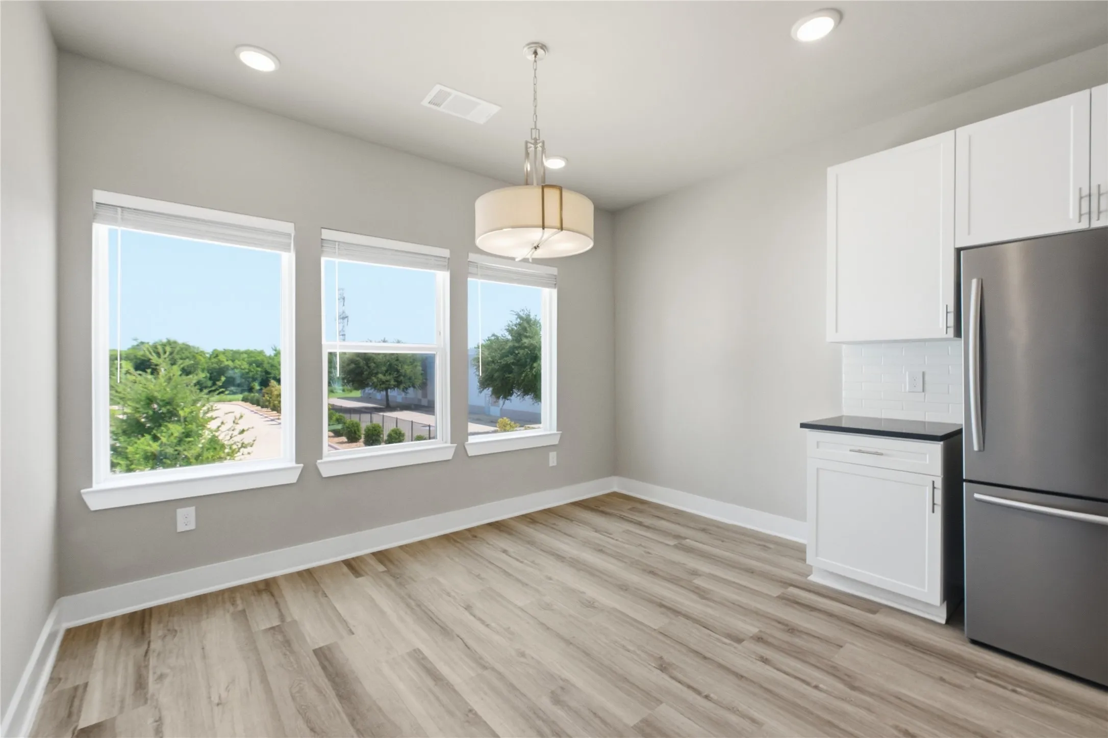 Townhouse For Rent in Collin County , 3365 Wynwood Drive, Plano, Texas 75074, 3 Bedroom, 4 Bathroom, 2 Garage spaces, 1,728 Sqft, built in 2022, mls#21392014, Real Estate Agent in Plano, Homes For Rent in Collin county, Homes For Rent in Plano, Realtor in Plano Texas, Real Estate Brokerage Independent Realty Texas, Luminita Cordes Realtor