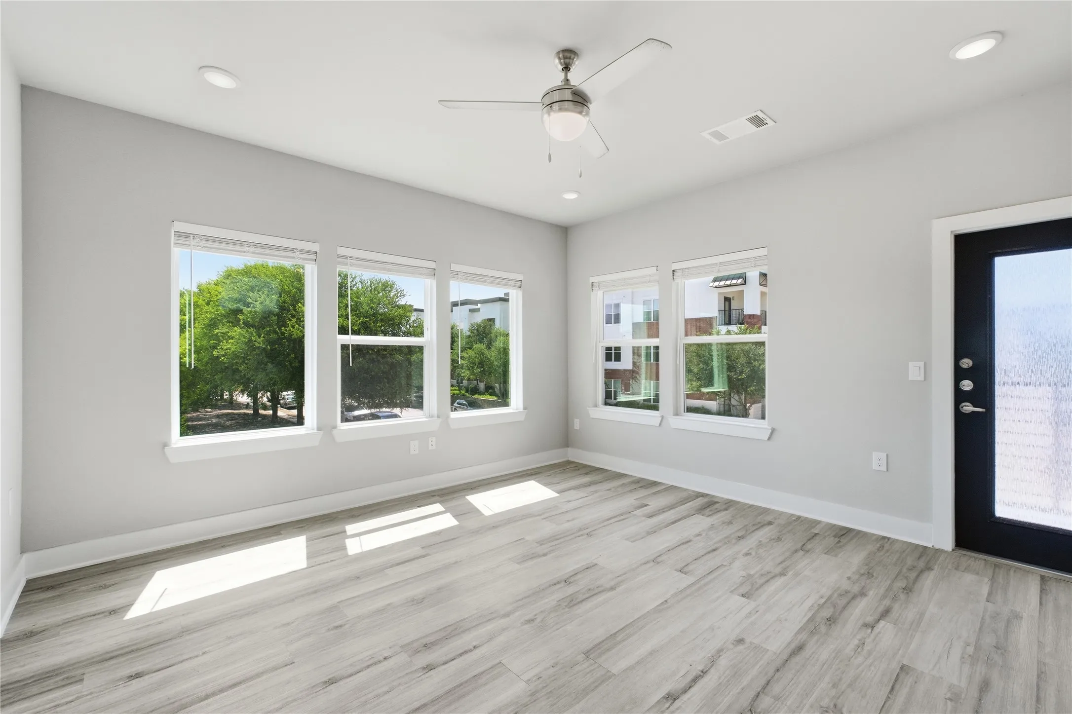 Townhouse For Rent in Collin County , 3365 Wynwood Drive, Plano, Texas 75074, 3 Bedroom, 4 Bathroom, 2 Garage spaces, 1,728 Sqft, built in 2022, mls#21392014, Real Estate Agent in Plano, Homes For Rent in Collin county, Homes For Rent in Plano, Realtor in Plano Texas, Real Estate Brokerage Independent Realty Texas, Luminita Cordes Realtor