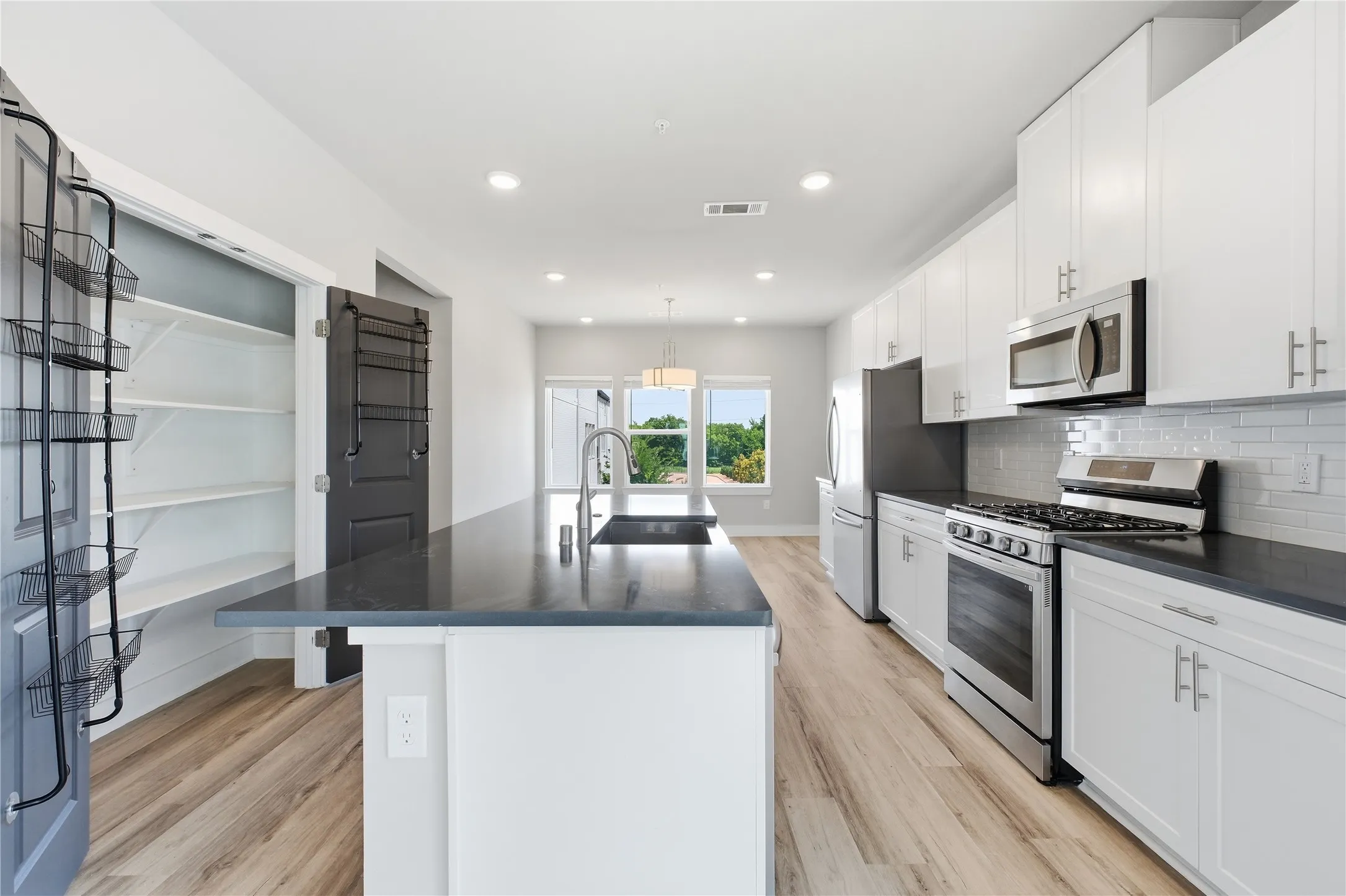 Townhouse For Rent in Collin County , 3365 Wynwood Drive, Plano, Texas 75074, 3 Bedroom, 4 Bathroom, 2 Garage spaces, 1,728 Sqft, built in 2022, mls#21392014, Real Estate Agent in Plano, Homes For Rent in Collin county, Homes For Rent in Plano, Realtor in Plano Texas, Real Estate Brokerage Independent Realty Texas, Luminita Cordes Realtor