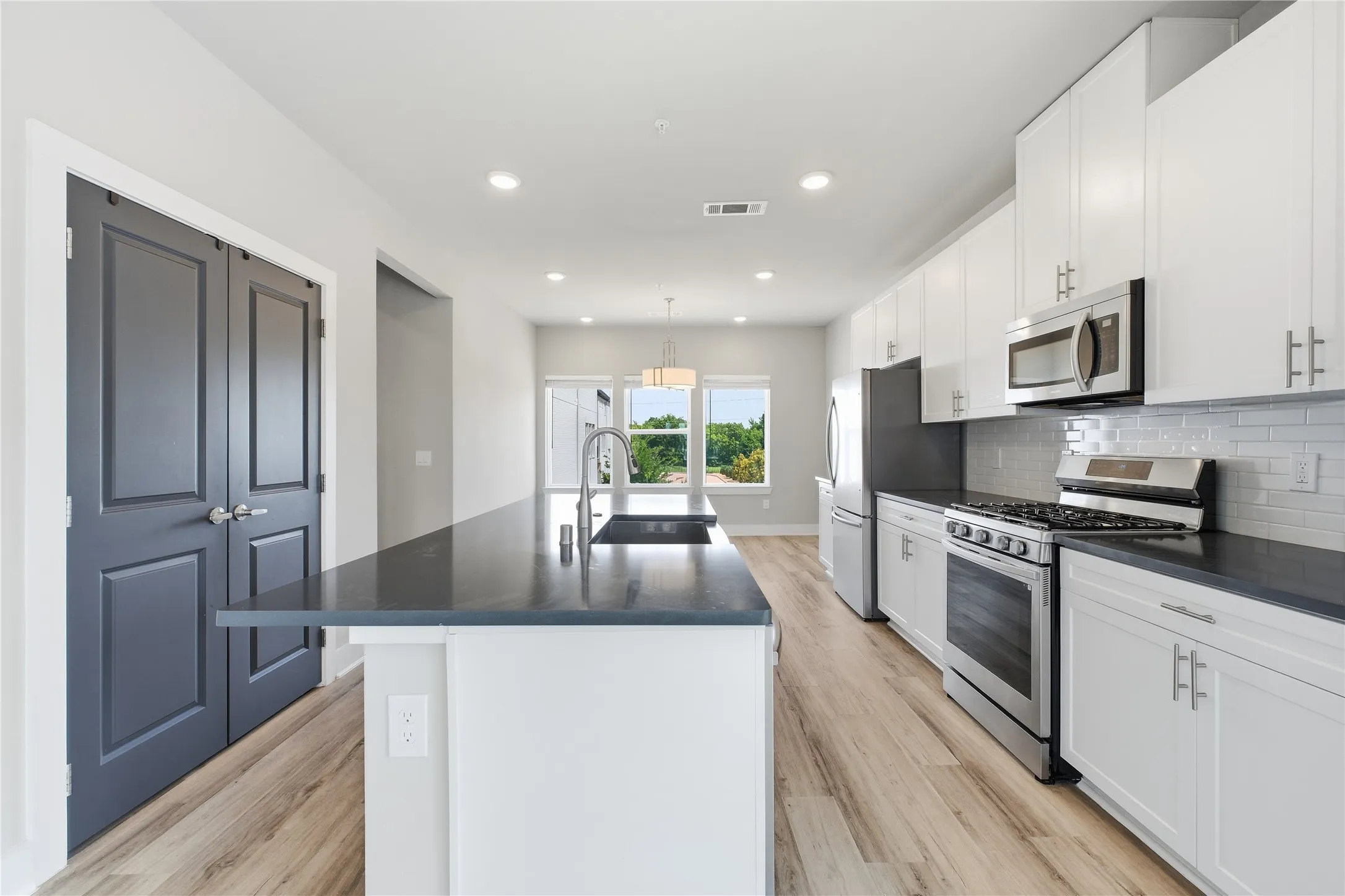Townhouse For Rent in Collin County , 3365 Wynwood Drive, Plano, Texas 75074, 3 Bedroom, 4 Bathroom, 2 Garage spaces, 1,728 Sqft, built in 2022, mls#21392014, Real Estate Agent in Plano, Homes For Rent in Collin county, Homes For Rent in Plano, Realtor in Plano Texas, Real Estate Brokerage Independent Realty Texas, Luminita Cordes Realtor