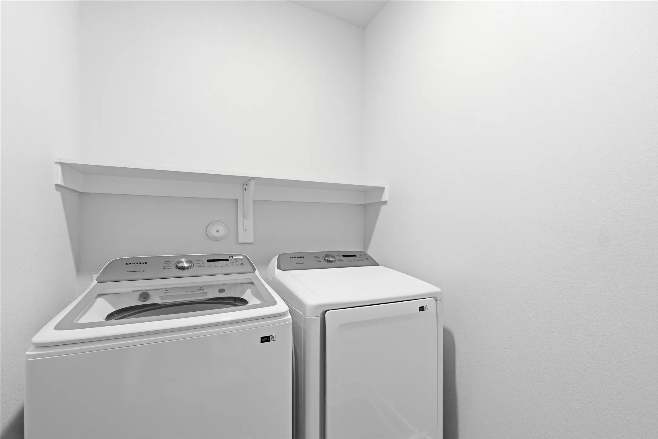 Townhouse For Rent in Collin County , 3365 Wynwood Drive, Plano, Texas 75074, 3 Bedroom, 4 Bathroom, 2 Garage spaces, 1,728 Sqft, built in 2022, mls#21392014, Real Estate Agent in Plano, Homes For Rent in Collin county, Homes For Rent in Plano, Realtor in Plano Texas, Real Estate Brokerage Independent Realty Texas, Luminita Cordes Realtor