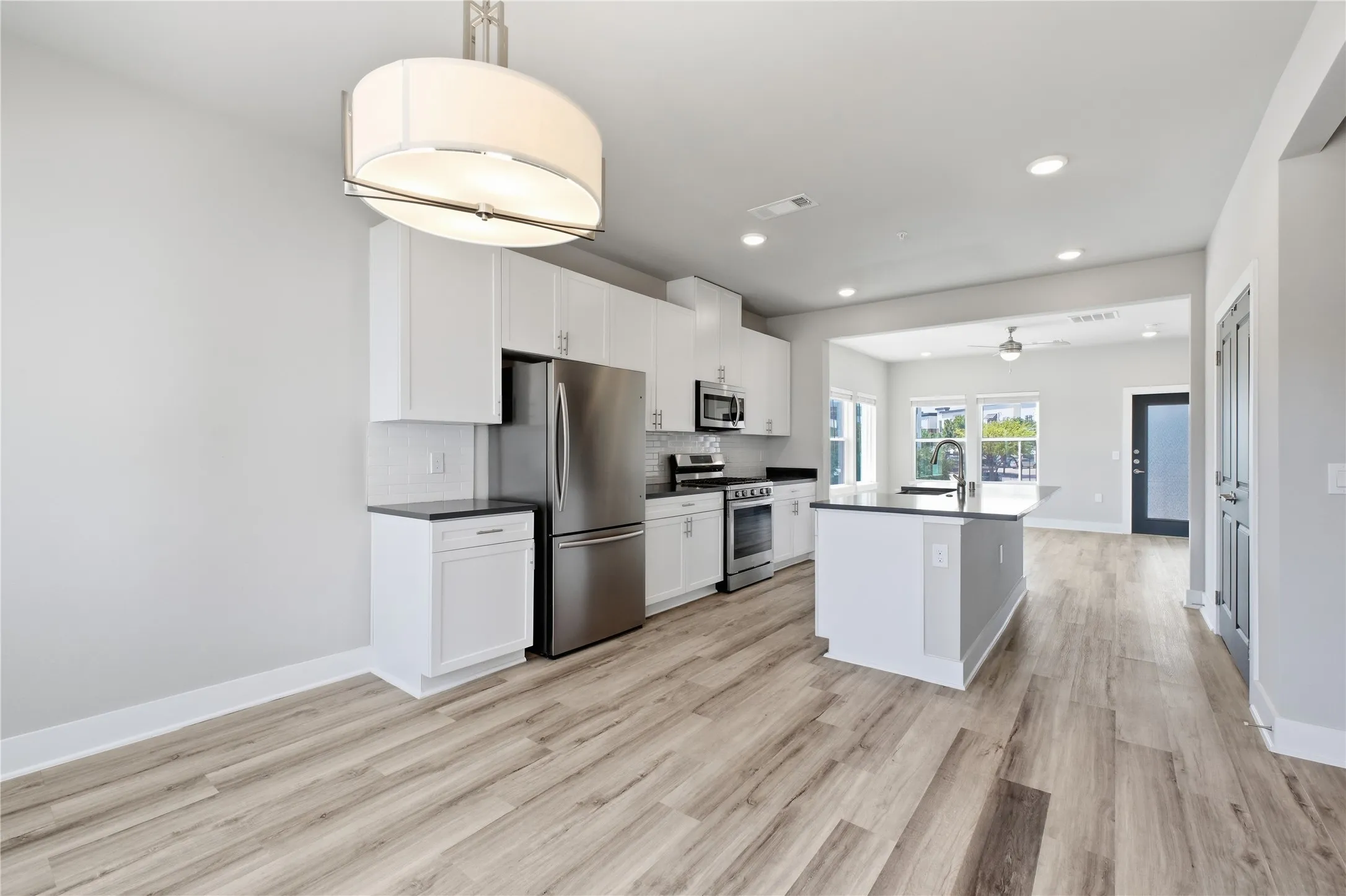 Townhouse For Rent in Collin County , 3365 Wynwood Drive, Plano, Texas 75074, 3 Bedroom, 4 Bathroom, 2 Garage spaces, 1,728 Sqft, built in 2022, mls#21392014, Real Estate Agent in Plano, Homes For Rent in Collin county, Homes For Rent in Plano, Realtor in Plano Texas, Real Estate Brokerage Independent Realty Texas, Luminita Cordes Realtor