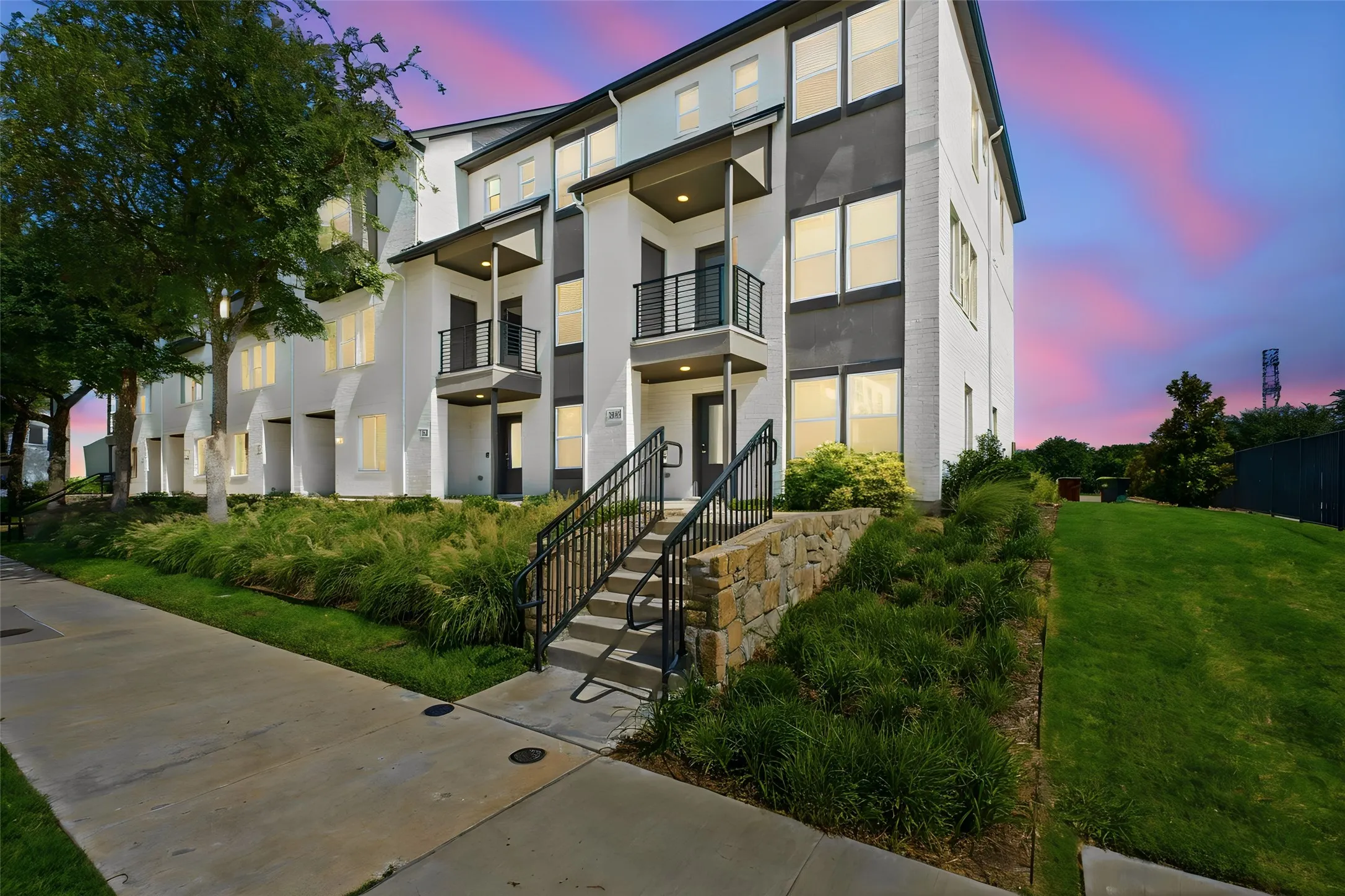 Townhouse For Rent in Collin County , 3365 Wynwood Drive, Plano, Texas 75074, 3 Bedroom, 4 Bathroom, 2 Garage spaces, 1,728 Sqft, built in 2022, mls#21392014, Real Estate Agent in Plano, Homes For Rent in Collin county, Homes For Rent in Plano, Realtor in Plano Texas, Real Estate Brokerage Independent Realty Texas, Luminita Cordes Realtor