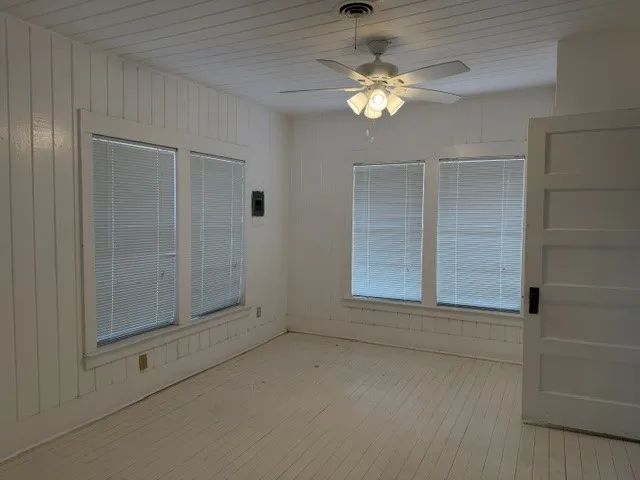 Single Family Residence For Rent in Tarrant County , 7000 Briar Road, Azle, Texas 76020, 1 Bedroom, 1 Bathroom, Garage spaces, 992 Sqft, built in 1970, mls#21391929, Real Estate Agent in Azle, Homes For Rent in Tarrant county, Homes For Rent in Azle, Realtor in Azle Texas, Real Estate Brokerage Independent Realty Texas, Luminita Cordes Realtor
