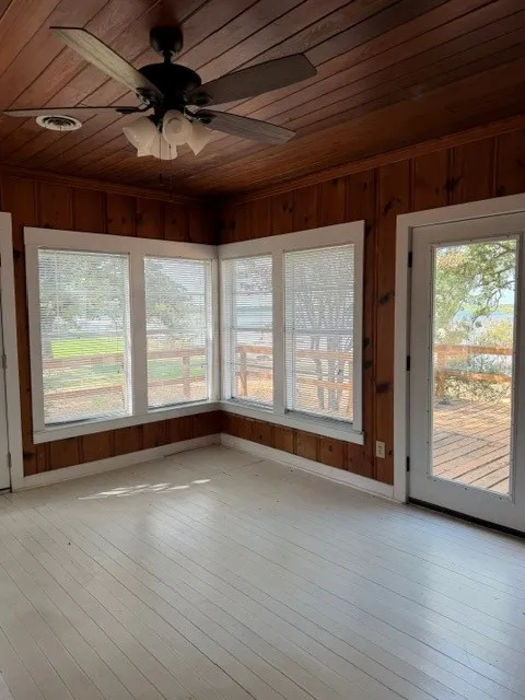 Single Family Residence For Rent in Tarrant County , 7000 Briar Road, Azle, Texas 76020, 1 Bedroom, 1 Bathroom, Garage spaces, 992 Sqft, built in 1970, mls#21391929, Real Estate Agent in Azle, Homes For Rent in Tarrant county, Homes For Rent in Azle, Realtor in Azle Texas, Real Estate Brokerage Independent Realty Texas, Luminita Cordes Realtor