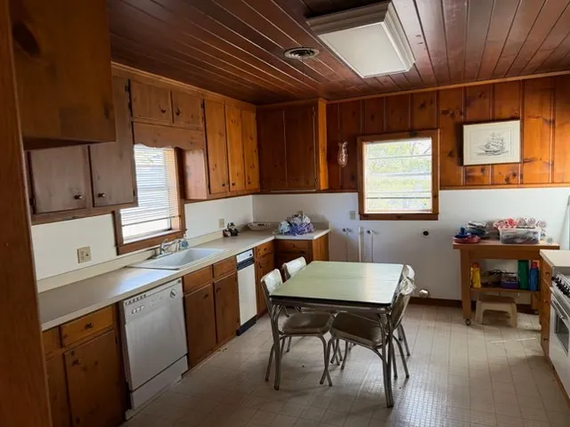 Single Family Residence For Rent in Tarrant County , 7000 Briar Road, Azle, Texas 76020, 1 Bedroom, 1 Bathroom, Garage spaces, 992 Sqft, built in 1970, mls#21391929, Real Estate Agent in Azle, Homes For Rent in Tarrant county, Homes For Rent in Azle, Realtor in Azle Texas, Real Estate Brokerage Independent Realty Texas, Luminita Cordes Realtor