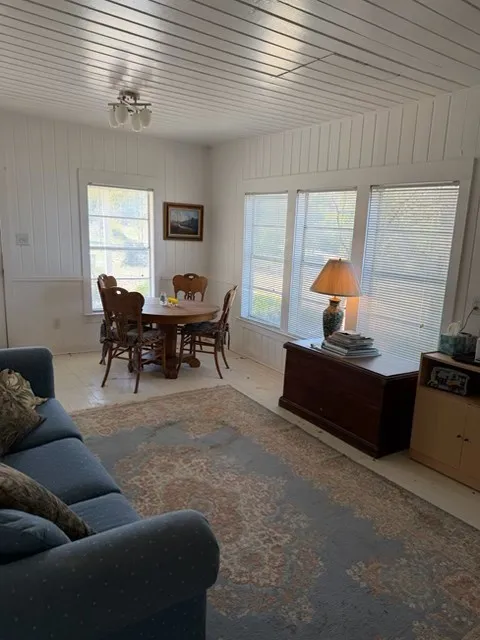 Single Family Residence For Rent in Tarrant County , 7000 Briar Road, Azle, Texas 76020, 1 Bedroom, 1 Bathroom, Garage spaces, 992 Sqft, built in 1970, mls#21391929, Real Estate Agent in Azle, Homes For Rent in Tarrant county, Homes For Rent in Azle, Realtor in Azle Texas, Real Estate Brokerage Independent Realty Texas, Luminita Cordes Realtor