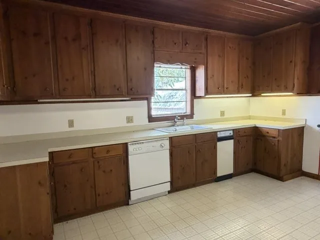 Single Family Residence For Rent in Tarrant County , 7000 Briar Road, Azle, Texas 76020, 1 Bedroom, 1 Bathroom, Garage spaces, 992 Sqft, built in 1970, mls#21391929, Real Estate Agent in Azle, Homes For Rent in Tarrant county, Homes For Rent in Azle, Realtor in Azle Texas, Real Estate Brokerage Independent Realty Texas, Luminita Cordes Realtor
