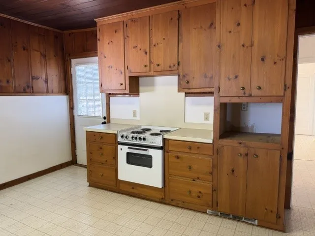 Single Family Residence For Rent in Tarrant County , 7000 Briar Road, Azle, Texas 76020, 1 Bedroom, 1 Bathroom, Garage spaces, 992 Sqft, built in 1970, mls#21391929, Real Estate Agent in Azle, Homes For Rent in Tarrant county, Homes For Rent in Azle, Realtor in Azle Texas, Real Estate Brokerage Independent Realty Texas, Luminita Cordes Realtor