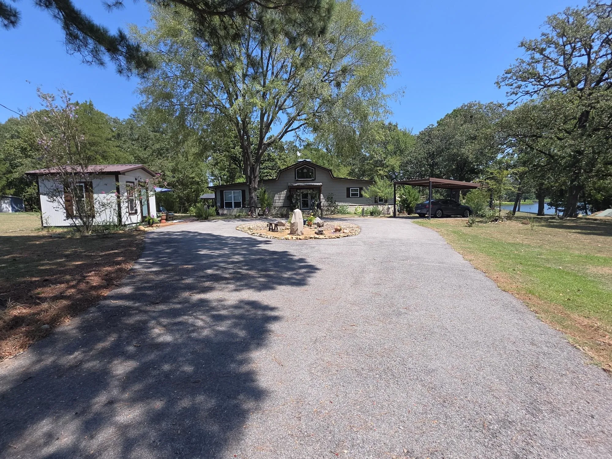 Single Family Residence For Sale in Wood County , 185 Private Road 6604, Mineola, Texas 75773, 3 Bedroom, 2 Bathroom, Garage spaces, 1,484 Sqft, built in 1978, mls#21392086, Real Estate Agent in Mineola, Homes For Sale in Wood county, Homes For Sale in Mineola, Realtor in Mineola Texas, Real Estate Brokerage Independent Realty Texas, Luminita Cordes Realtor