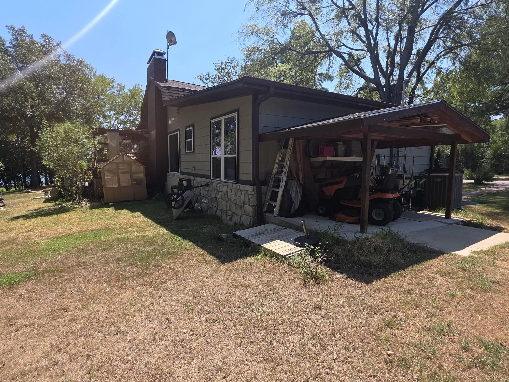 Single Family Residence For Sale in Wood County , 185 Private Road 6604, Mineola, Texas 75773, 3 Bedroom, 2 Bathroom, Garage spaces, 1,484 Sqft, built in 1978, mls#21392086, Real Estate Agent in Mineola, Homes For Sale in Wood county, Homes For Sale in Mineola, Realtor in Mineola Texas, Real Estate Brokerage Independent Realty Texas, Luminita Cordes Realtor