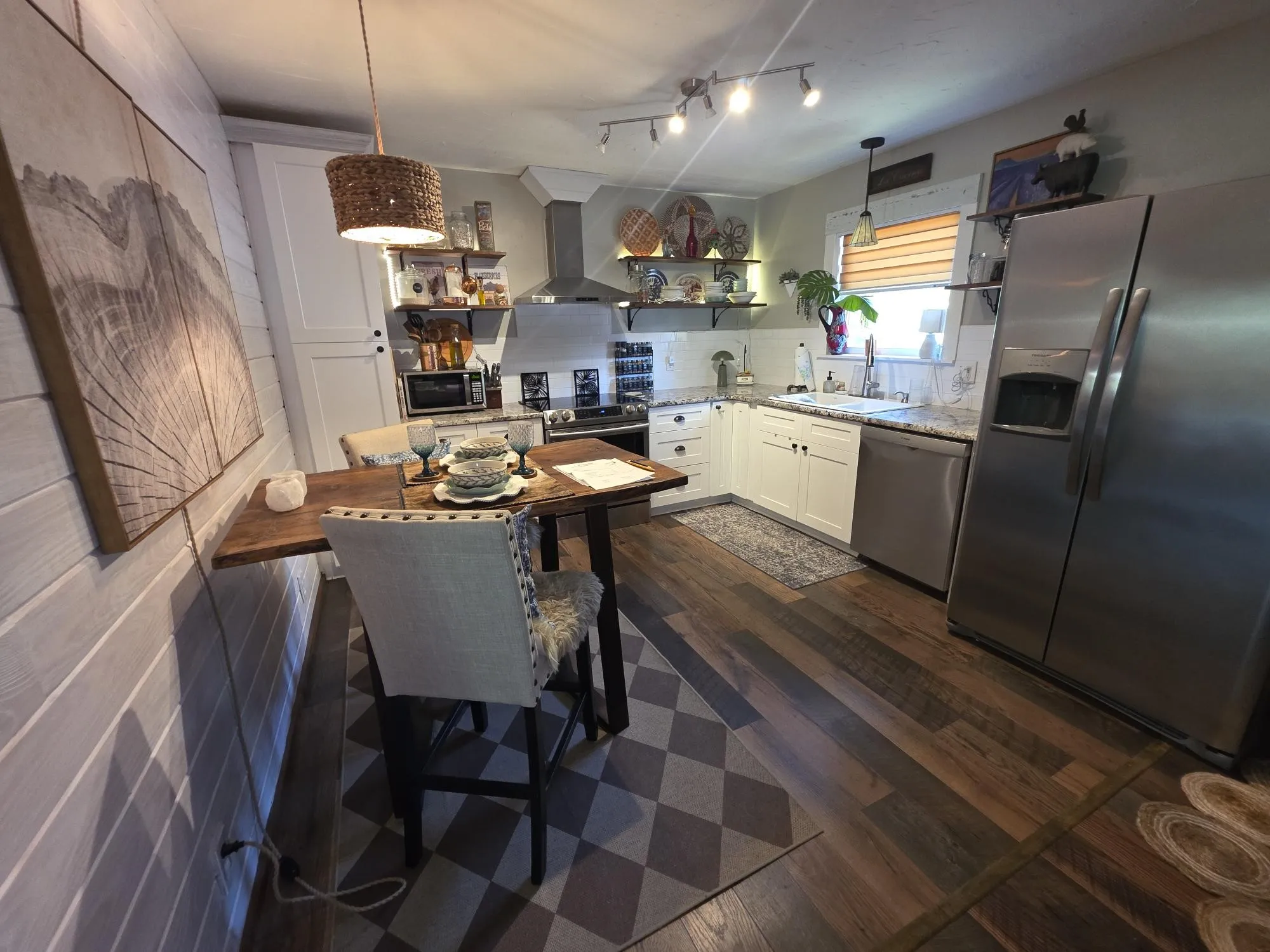 Single Family Residence For Sale in Wood County , 185 Private Road 6604, Mineola, Texas 75773, 3 Bedroom, 2 Bathroom, Garage spaces, 1,484 Sqft, built in 1978, mls#21392086, Real Estate Agent in Mineola, Homes For Sale in Wood county, Homes For Sale in Mineola, Realtor in Mineola Texas, Real Estate Brokerage Independent Realty Texas, Luminita Cordes Realtor
