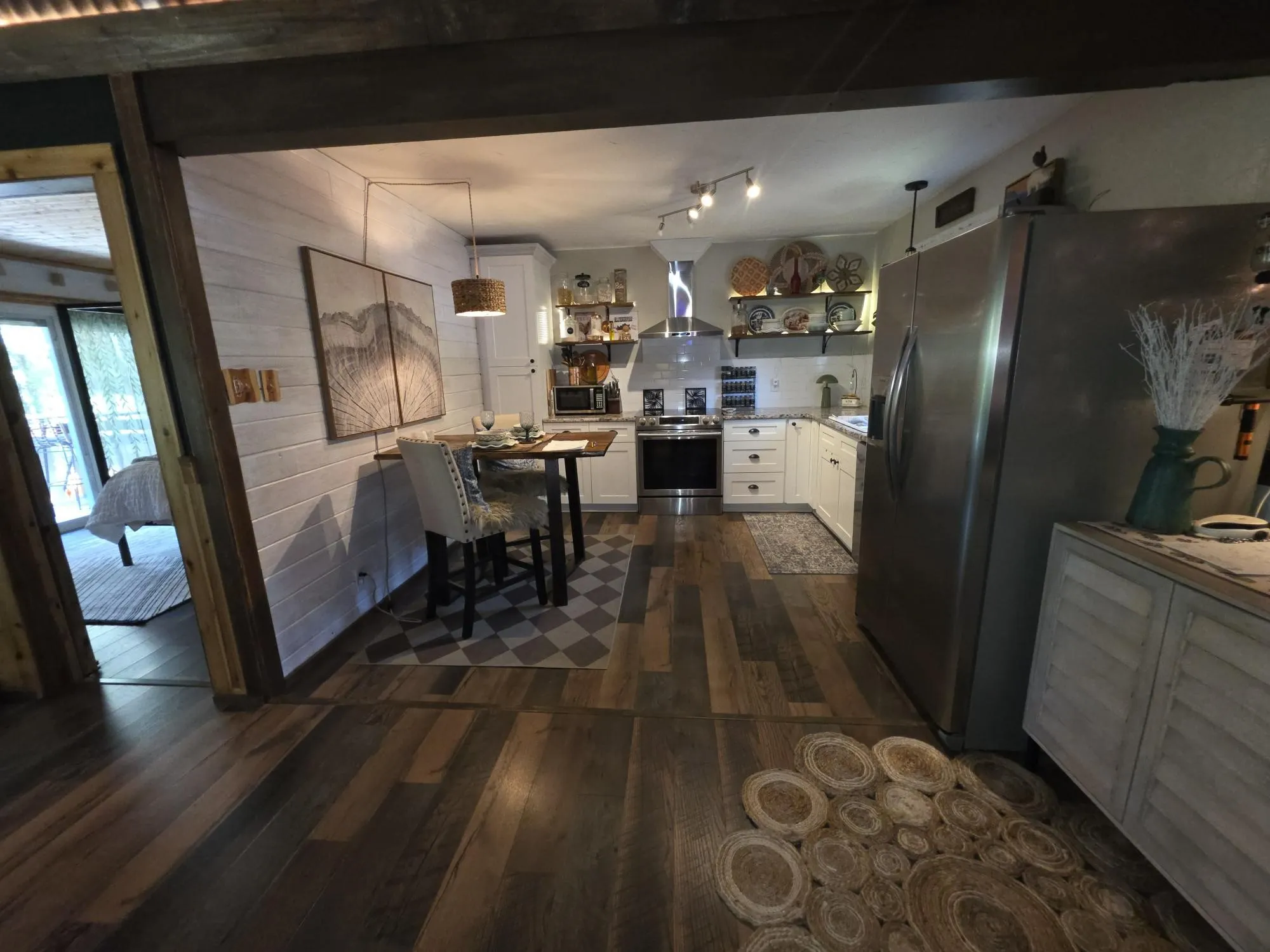 Single Family Residence For Sale in Wood County , 185 Private Road 6604, Mineola, Texas 75773, 3 Bedroom, 2 Bathroom, Garage spaces, 1,484 Sqft, built in 1978, mls#21392086, Real Estate Agent in Mineola, Homes For Sale in Wood county, Homes For Sale in Mineola, Realtor in Mineola Texas, Real Estate Brokerage Independent Realty Texas, Luminita Cordes Realtor
