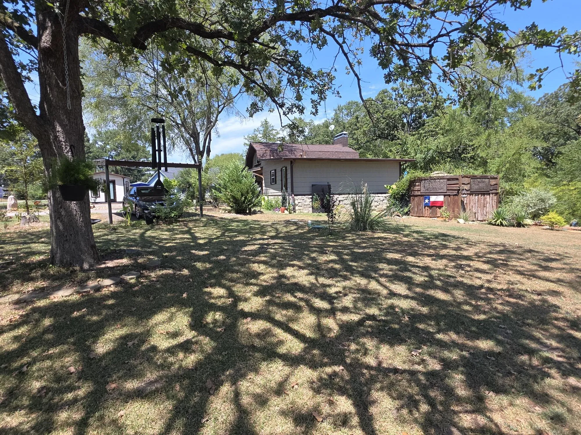 Single Family Residence For Sale in Wood County , 185 Private Road 6604, Mineola, Texas 75773, 3 Bedroom, 2 Bathroom, Garage spaces, 1,484 Sqft, built in 1978, mls#21392086, Real Estate Agent in Mineola, Homes For Sale in Wood county, Homes For Sale in Mineola, Realtor in Mineola Texas, Real Estate Brokerage Independent Realty Texas, Luminita Cordes Realtor