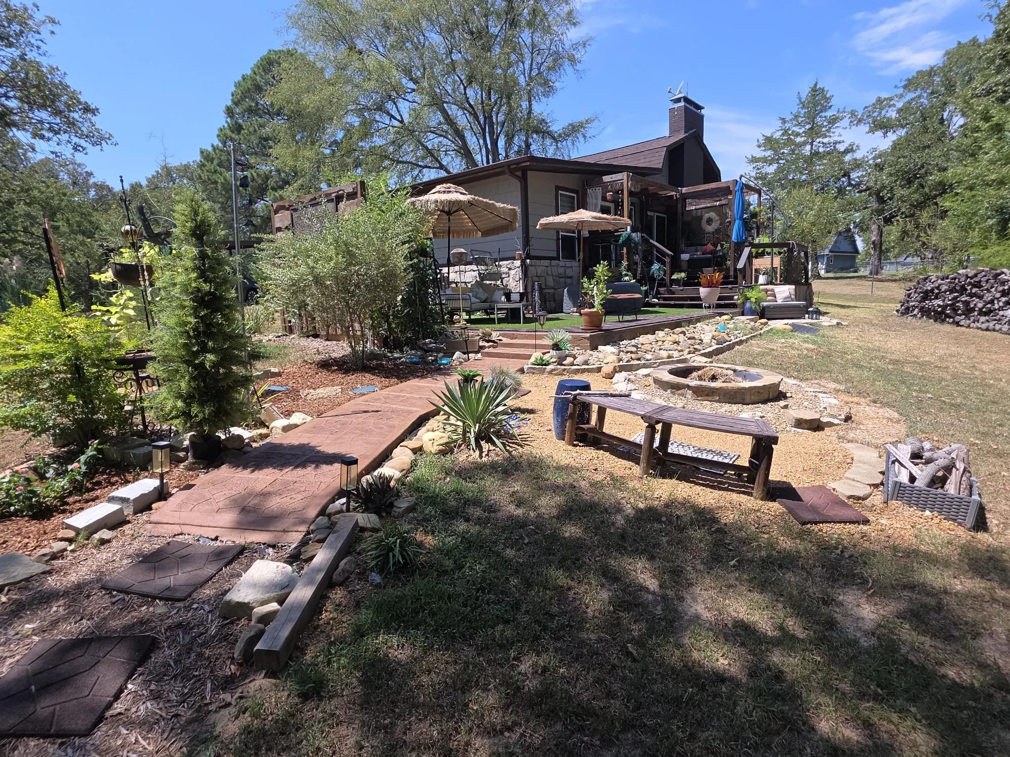 Single Family Residence For Sale in Wood County , 185 Private Road 6604, Mineola, Texas 75773, 3 Bedroom, 2 Bathroom, Garage spaces, 1,484 Sqft, built in 1978, mls#21392086, Real Estate Agent in Mineola, Homes For Sale in Wood county, Homes For Sale in Mineola, Realtor in Mineola Texas, Real Estate Brokerage Independent Realty Texas, Luminita Cordes Realtor