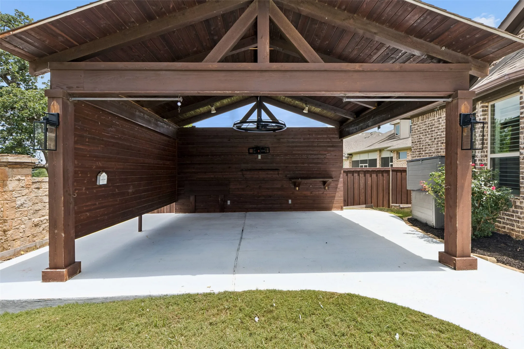 Single Family Residence For Rent in Tarrant County , 412 Winding Ridge Trail, Southlake, Texas 76092, 5 Bedroom, 7 Bathroom, 3 Garage spaces, 4,997 Sqft, built in 2015, mls#21392092, Real Estate Agent in Southlake, Homes For Rent in Tarrant county, Homes For Rent in Southlake, Realtor in Southlake Texas, Real Estate Brokerage Independent Realty Texas, Luminita Cordes Realtor