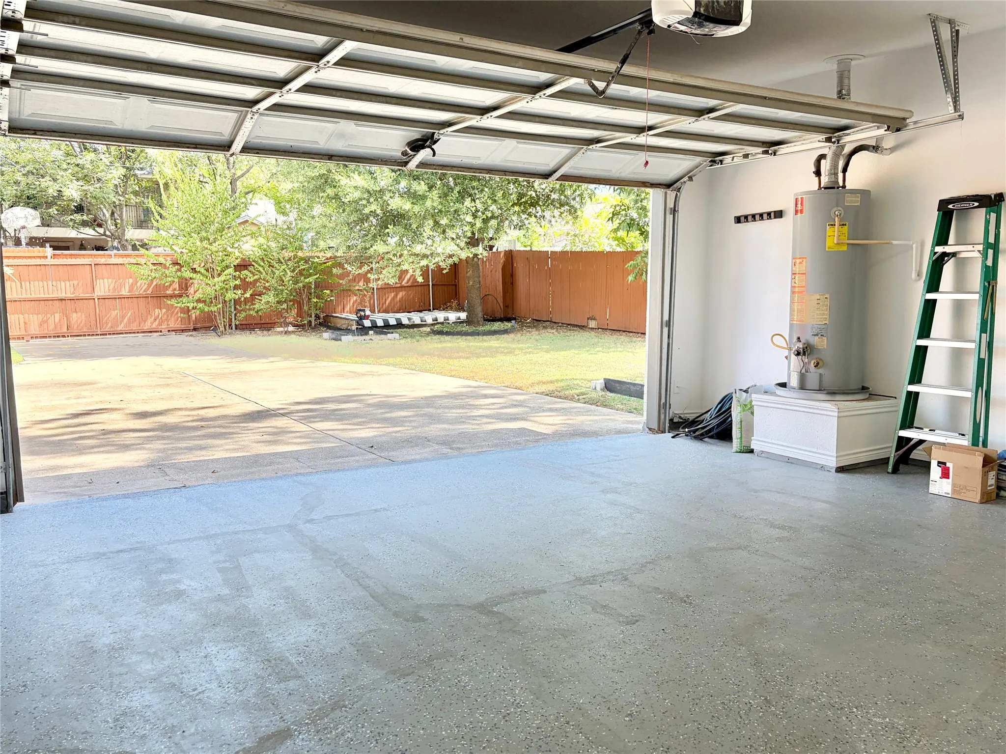 Single Family Residence For Rent in Dallas County , 700 Martinique Avenue, Dallas, Texas 75223, 3 Bedroom, 3 Bathroom, 2 Garage spaces, 1,611 Sqft, built in 2009, mls#21392093, Real Estate Agent in Dallas, Homes For Rent in Dallas county, Homes For Rent in Dallas, Realtor in Dallas Texas, Real Estate Brokerage Independent Realty Texas, Luminita Cordes Realtor