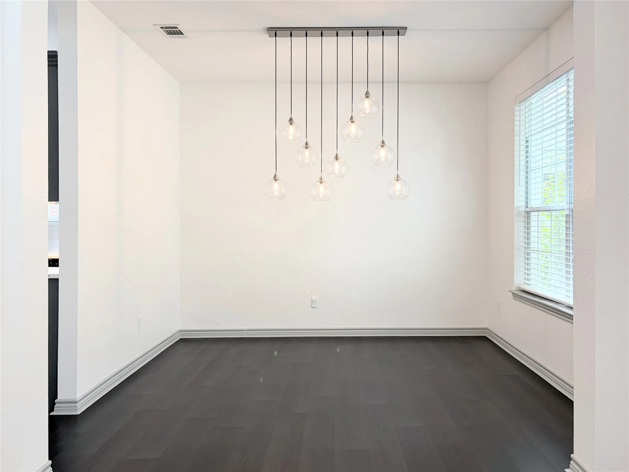 Single Family Residence For Rent in Dallas County , 700 Martinique Avenue, Dallas, Texas 75223, 3 Bedroom, 3 Bathroom, 2 Garage spaces, 1,611 Sqft, built in 2009, mls#21392093, Real Estate Agent in Dallas, Homes For Rent in Dallas county, Homes For Rent in Dallas, Realtor in Dallas Texas, Real Estate Brokerage Independent Realty Texas, Luminita Cordes Realtor