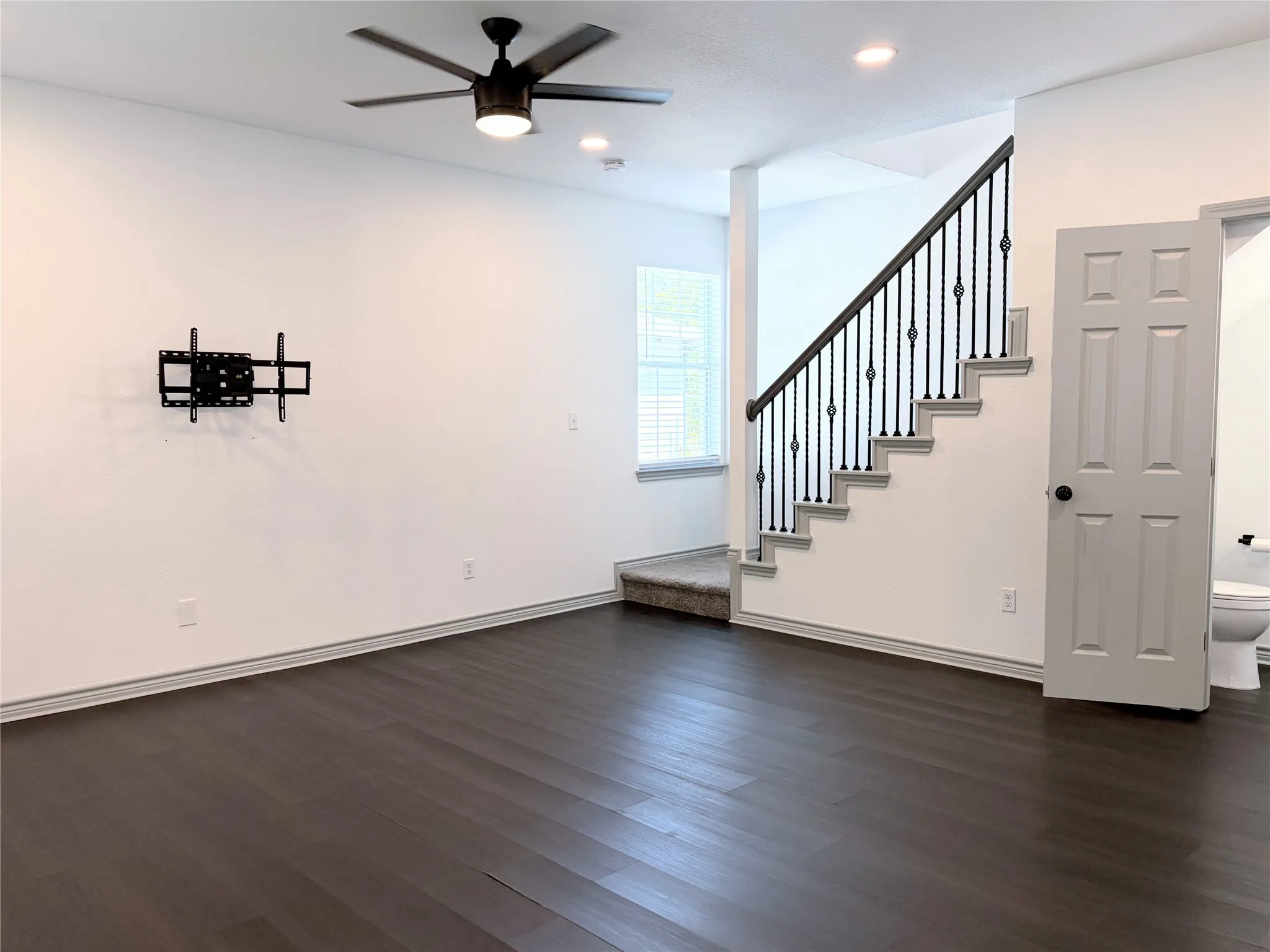 Single Family Residence For Rent in Dallas County , 700 Martinique Avenue, Dallas, Texas 75223, 3 Bedroom, 3 Bathroom, 2 Garage spaces, 1,611 Sqft, built in 2009, mls#21392093, Real Estate Agent in Dallas, Homes For Rent in Dallas county, Homes For Rent in Dallas, Realtor in Dallas Texas, Real Estate Brokerage Independent Realty Texas, Luminita Cordes Realtor