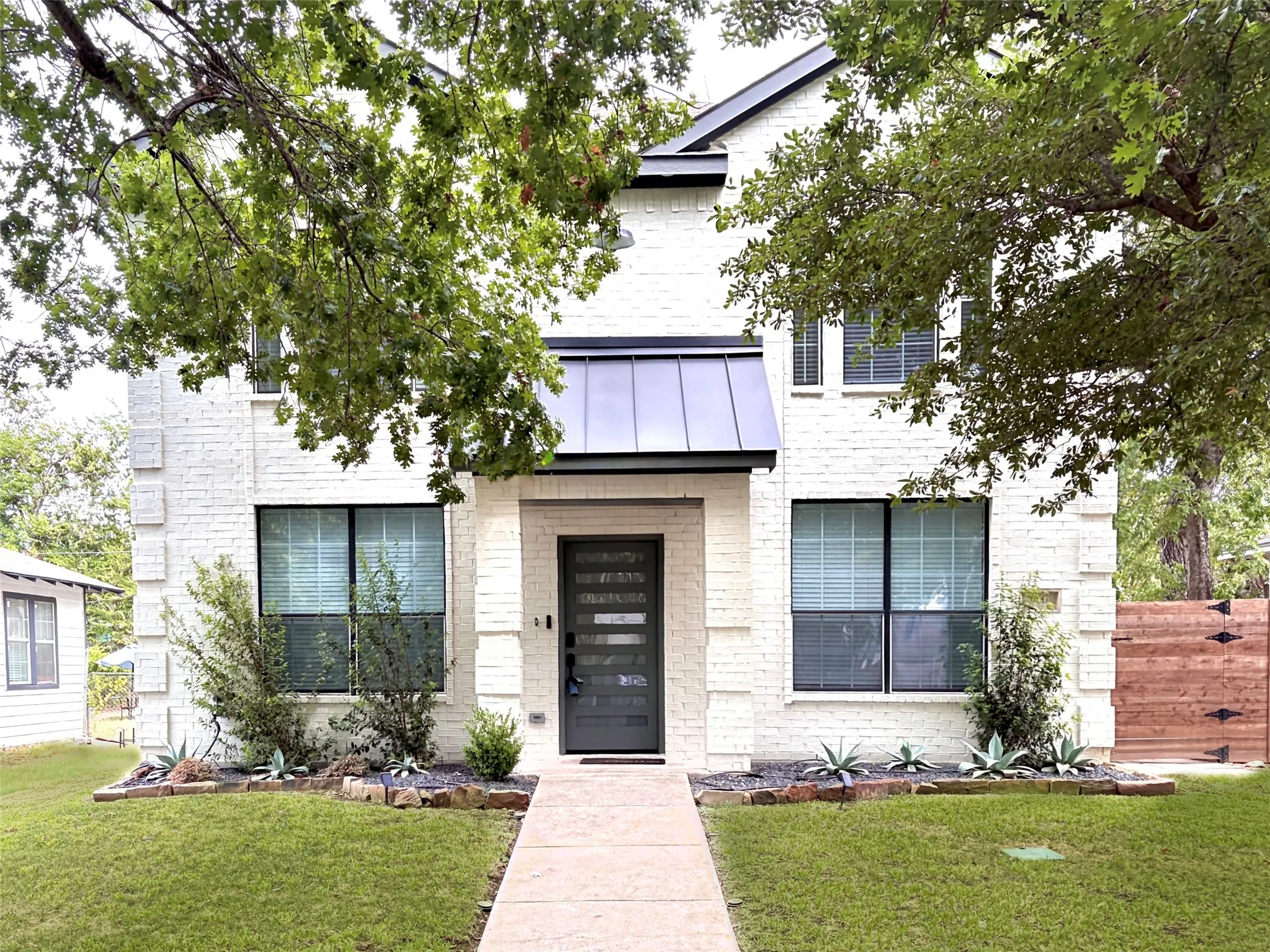 Single Family Residence For Rent