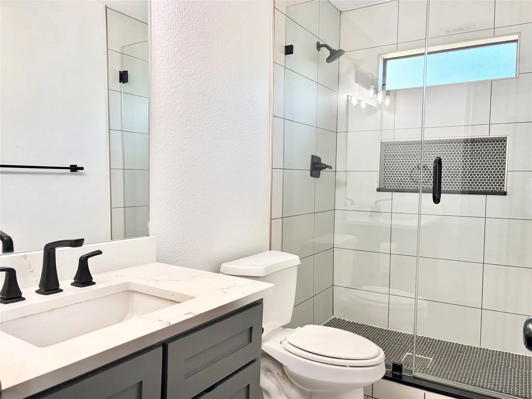 Single Family Residence For Rent in Dallas County , 700 Martinique Avenue, Dallas, Texas 75223, 3 Bedroom, 3 Bathroom, 2 Garage spaces, 1,611 Sqft, built in 2009, mls#21392093, Real Estate Agent in Dallas, Homes For Rent in Dallas county, Homes For Rent in Dallas, Realtor in Dallas Texas, Real Estate Brokerage Independent Realty Texas, Luminita Cordes Realtor