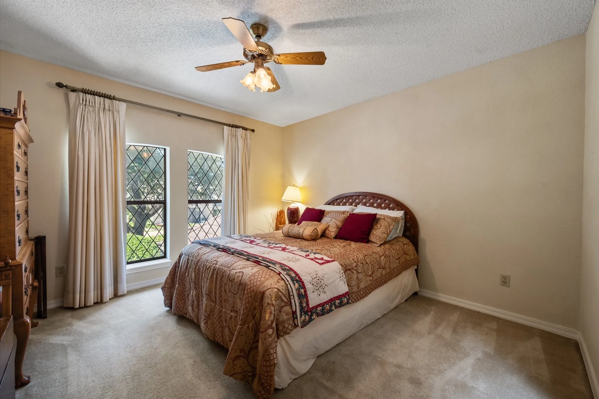 Single Family Residence For Sale in Tarrant County , 4007 Lake Powell Drive, Arlington, Texas 76016, 5 Bedroom, 5 Bathroom, 3 Garage spaces, 3,621 Sqft, built in 1984, mls#21389893, Real Estate Agent in Arlington, Homes For Sale in Tarrant county, Homes For Sale in Arlington, Realtor in Arlington Texas, Real Estate Brokerage Independent Realty Texas, Luminita Cordes Realtor