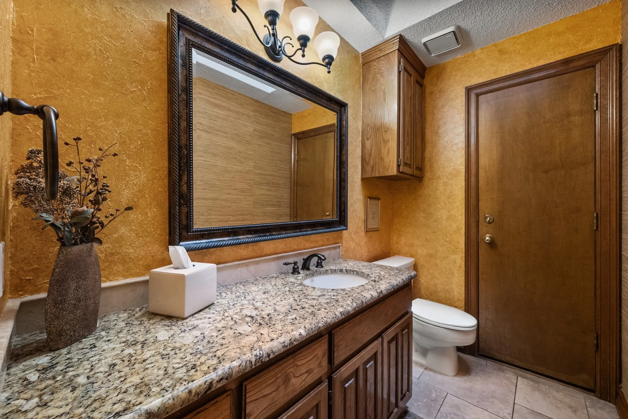 Single Family Residence For Sale in Tarrant County , 4007 Lake Powell Drive, Arlington, Texas 76016, 5 Bedroom, 5 Bathroom, 3 Garage spaces, 3,621 Sqft, built in 1984, mls#21389893, Real Estate Agent in Arlington, Homes For Sale in Tarrant county, Homes For Sale in Arlington, Realtor in Arlington Texas, Real Estate Brokerage Independent Realty Texas, Luminita Cordes Realtor