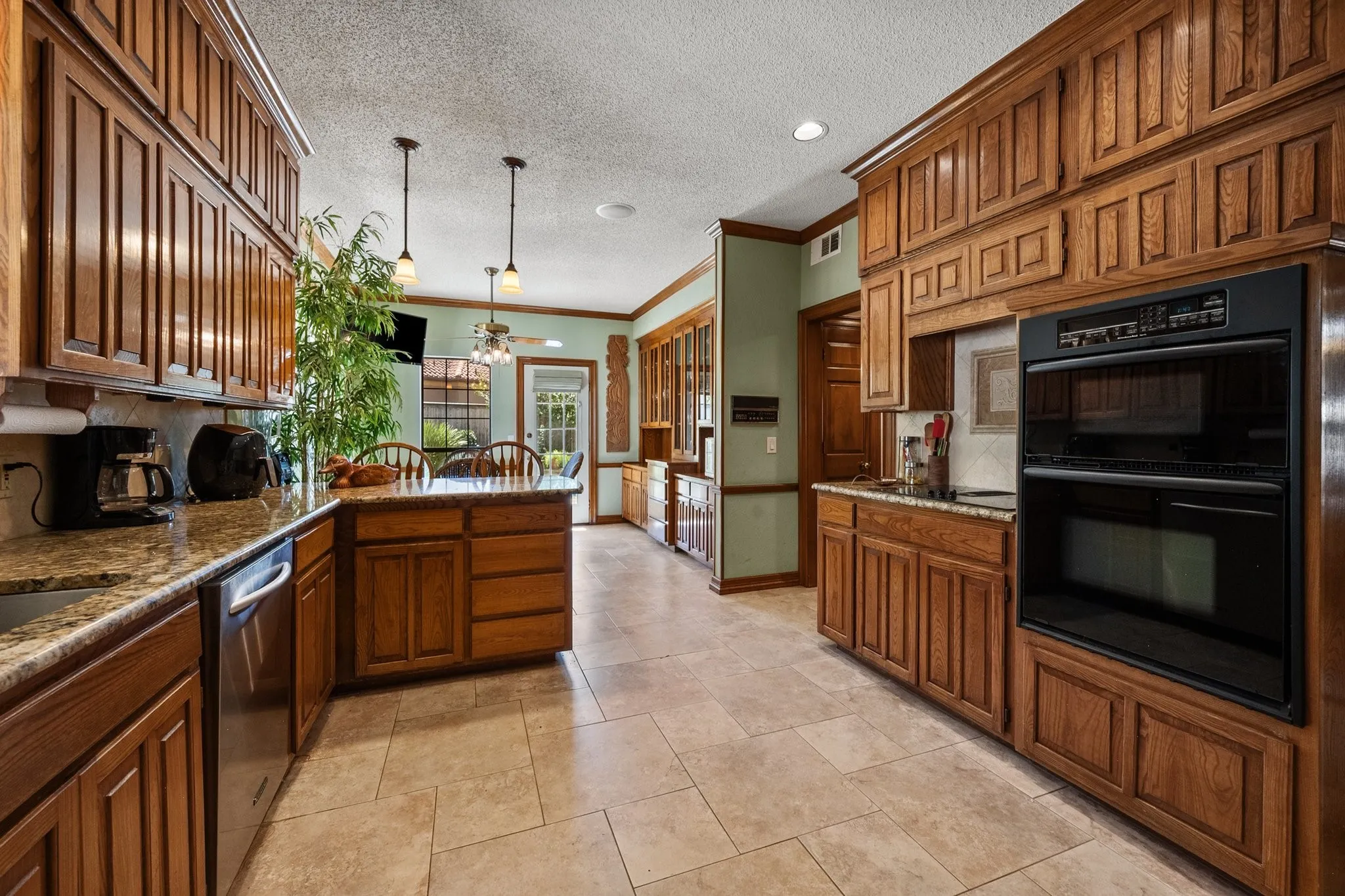 Single Family Residence For Sale in Tarrant County , 4007 Lake Powell Drive, Arlington, Texas 76016, 5 Bedroom, 5 Bathroom, 3 Garage spaces, 3,621 Sqft, built in 1984, mls#21389893, Real Estate Agent in Arlington, Homes For Sale in Tarrant county, Homes For Sale in Arlington, Realtor in Arlington Texas, Real Estate Brokerage Independent Realty Texas, Luminita Cordes Realtor