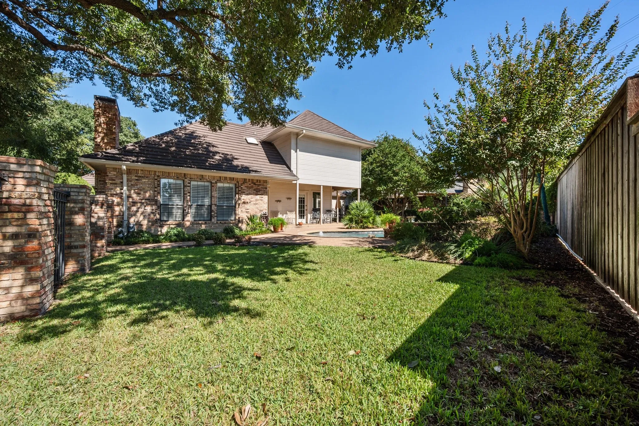 Single Family Residence For Sale in Tarrant County , 4007 Lake Powell Drive, Arlington, Texas 76016, 5 Bedroom, 5 Bathroom, 3 Garage spaces, 3,621 Sqft, built in 1984, mls#21389893, Real Estate Agent in Arlington, Homes For Sale in Tarrant county, Homes For Sale in Arlington, Realtor in Arlington Texas, Real Estate Brokerage Independent Realty Texas, Luminita Cordes Realtor